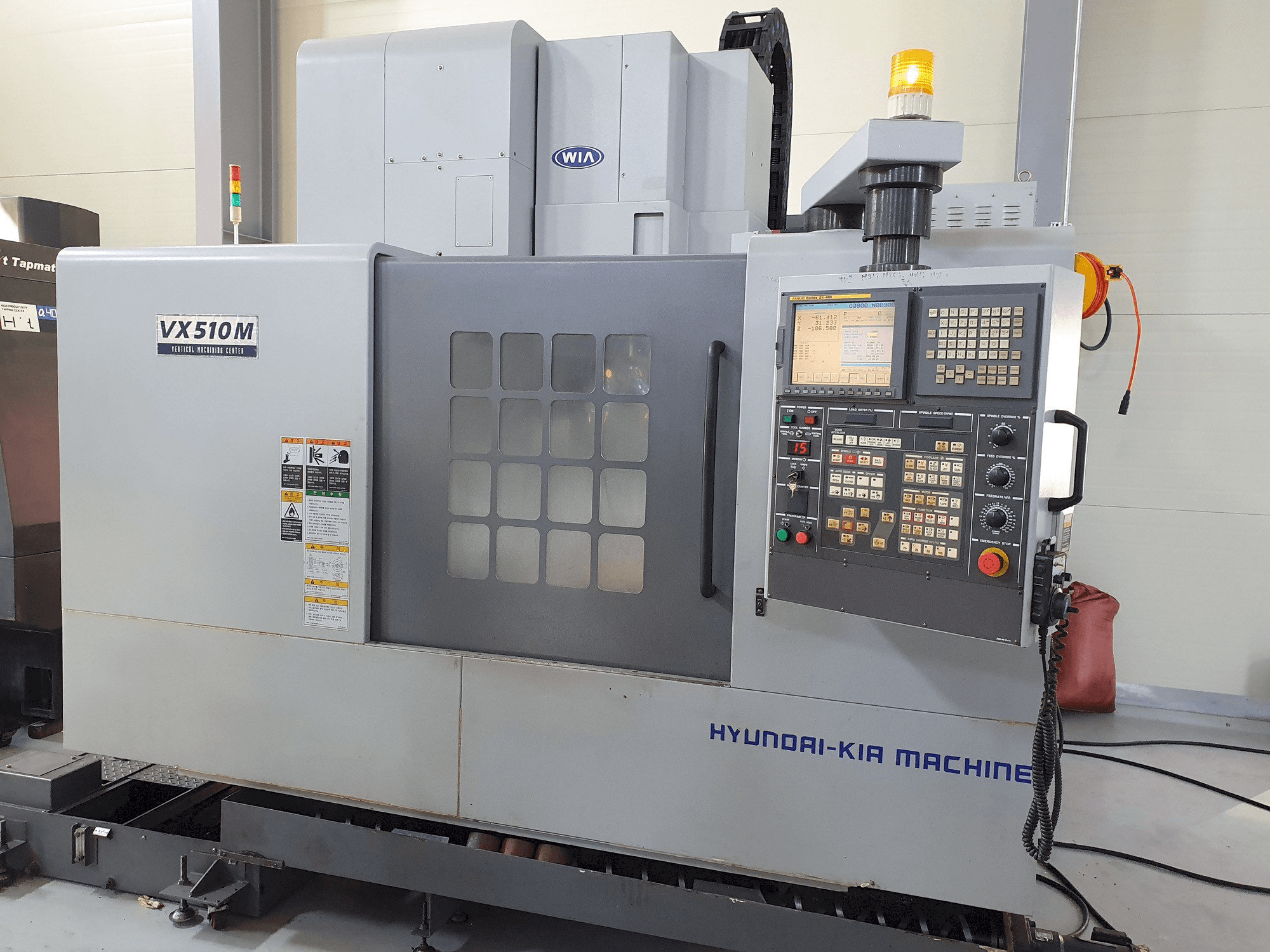 Vista frontal de la máquina Hyundai Kia VX510M