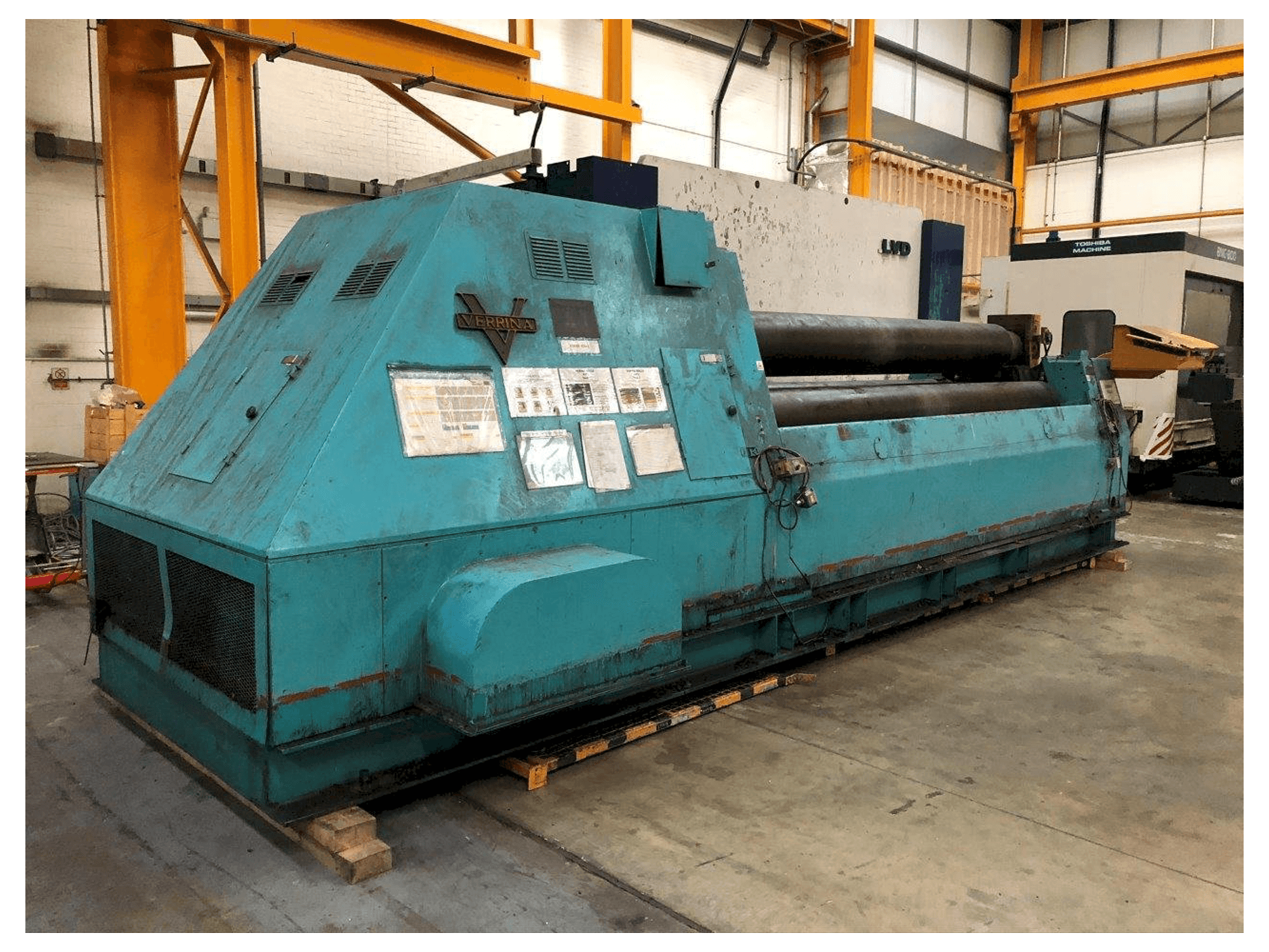 Vista frontal de la máquina VERRINA CLR 216 X 4050