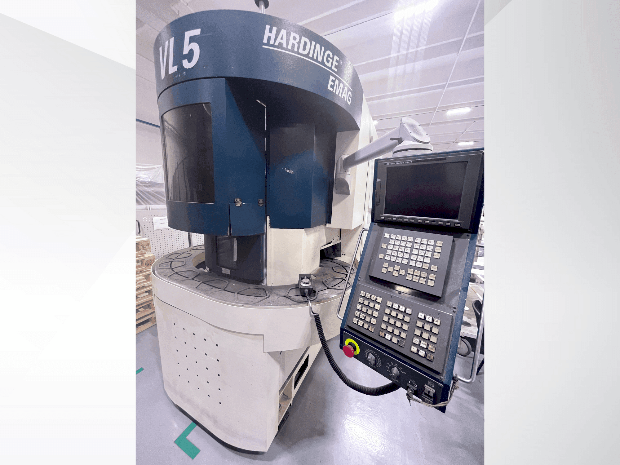 Vista frontal de la máquina HARDINGE VL-5