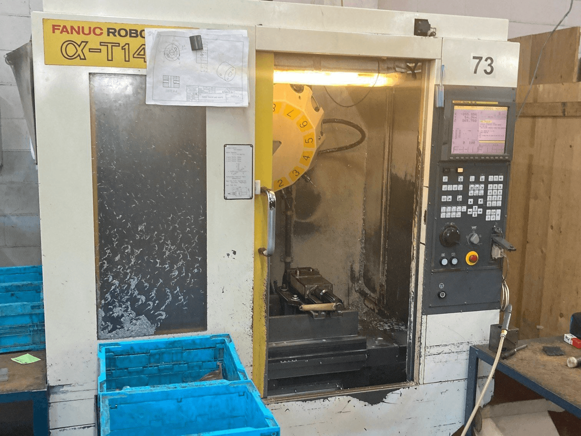 Vista frontal de la máquina FANUC Robodrill alfa-T14iA