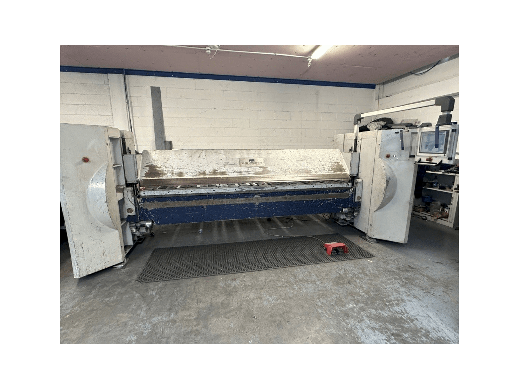 Vista frontal de la máquina SCHRODER SPB 3200/3.0