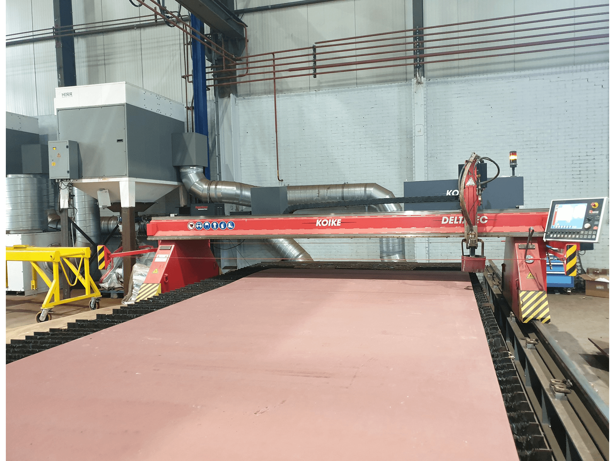 Vista frontal de la máquina KOIKE DELTATEC 4000