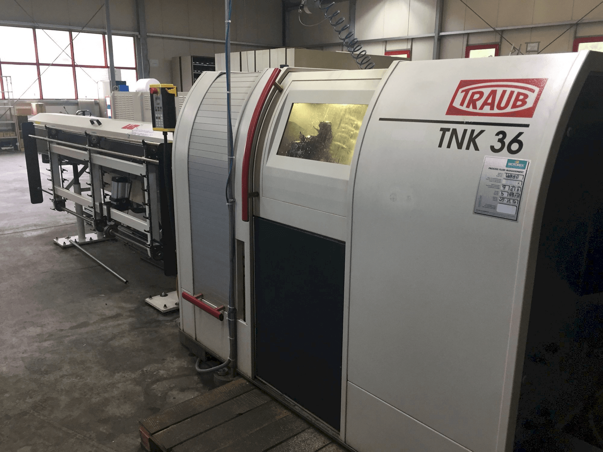 Vista frontal de la máquina TRAUB TNK 36