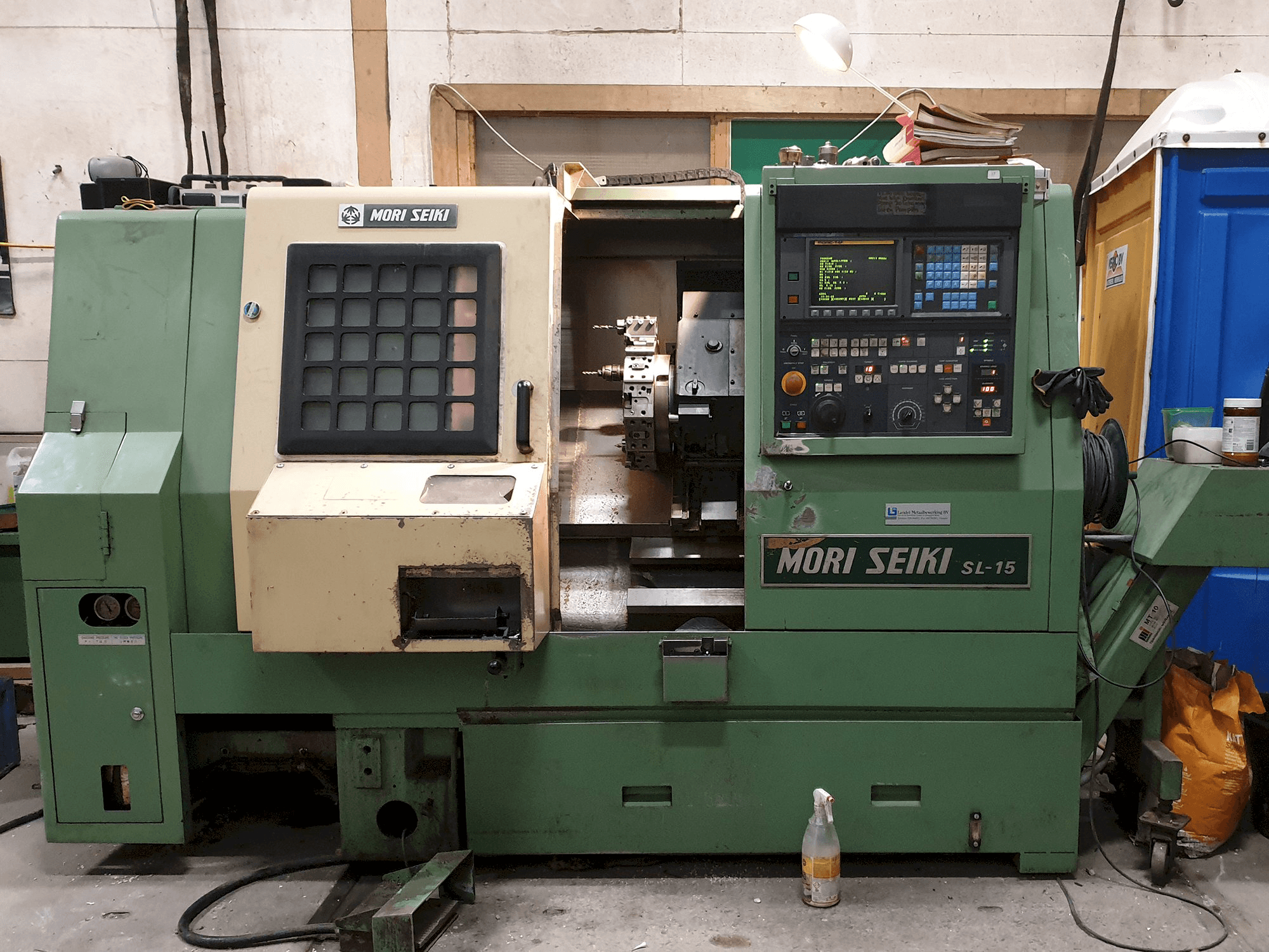 Vista frontal de la máquina MORI SEIKI SL-15