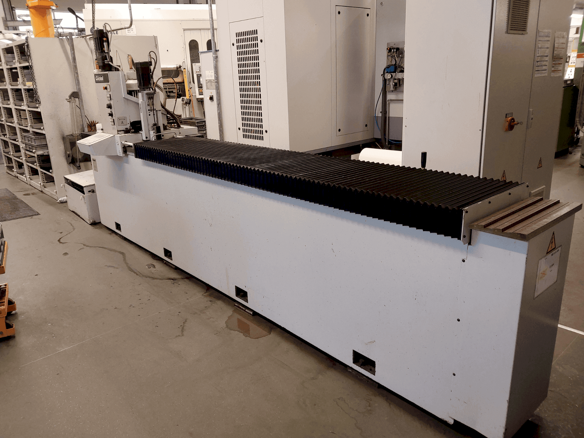 Vista frontal de la máquina GÖCKEL G50 elTrob