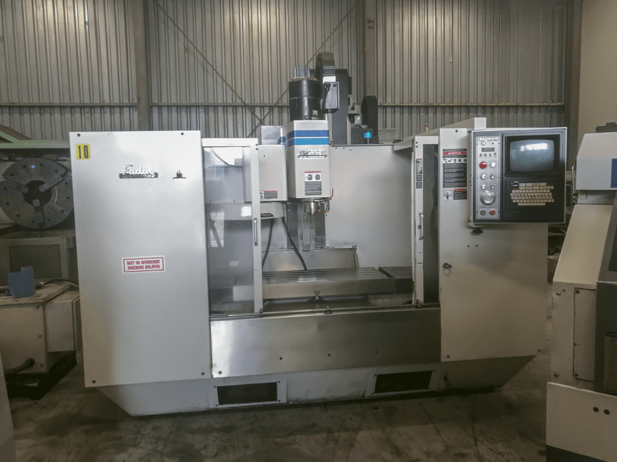 Vista frontal de la máquina FADAL VMC 4020HT