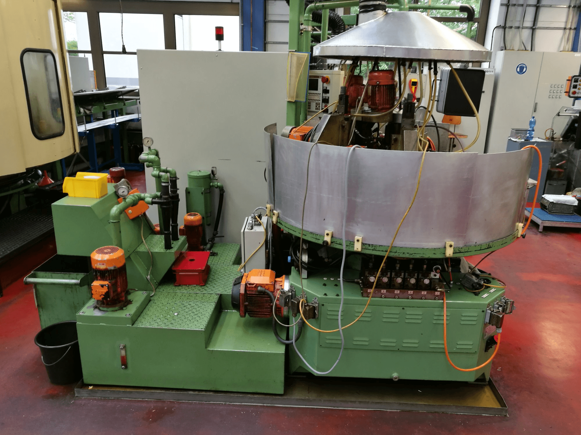 Vista frontal de la máquina RIS-INGOLD Rismatic 151LN-12