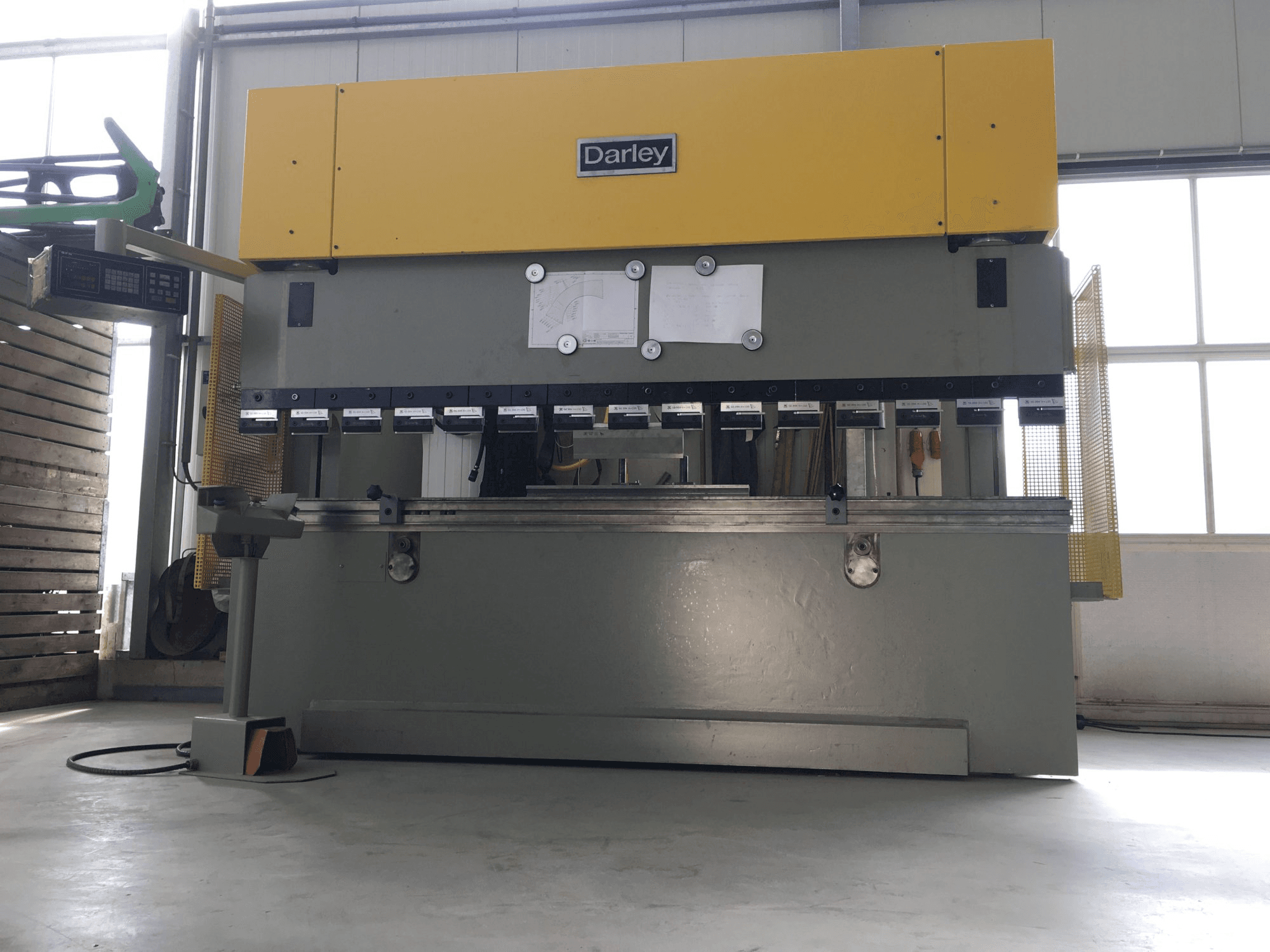Vista frontal de la máquina Darley EHP 150 31/25
