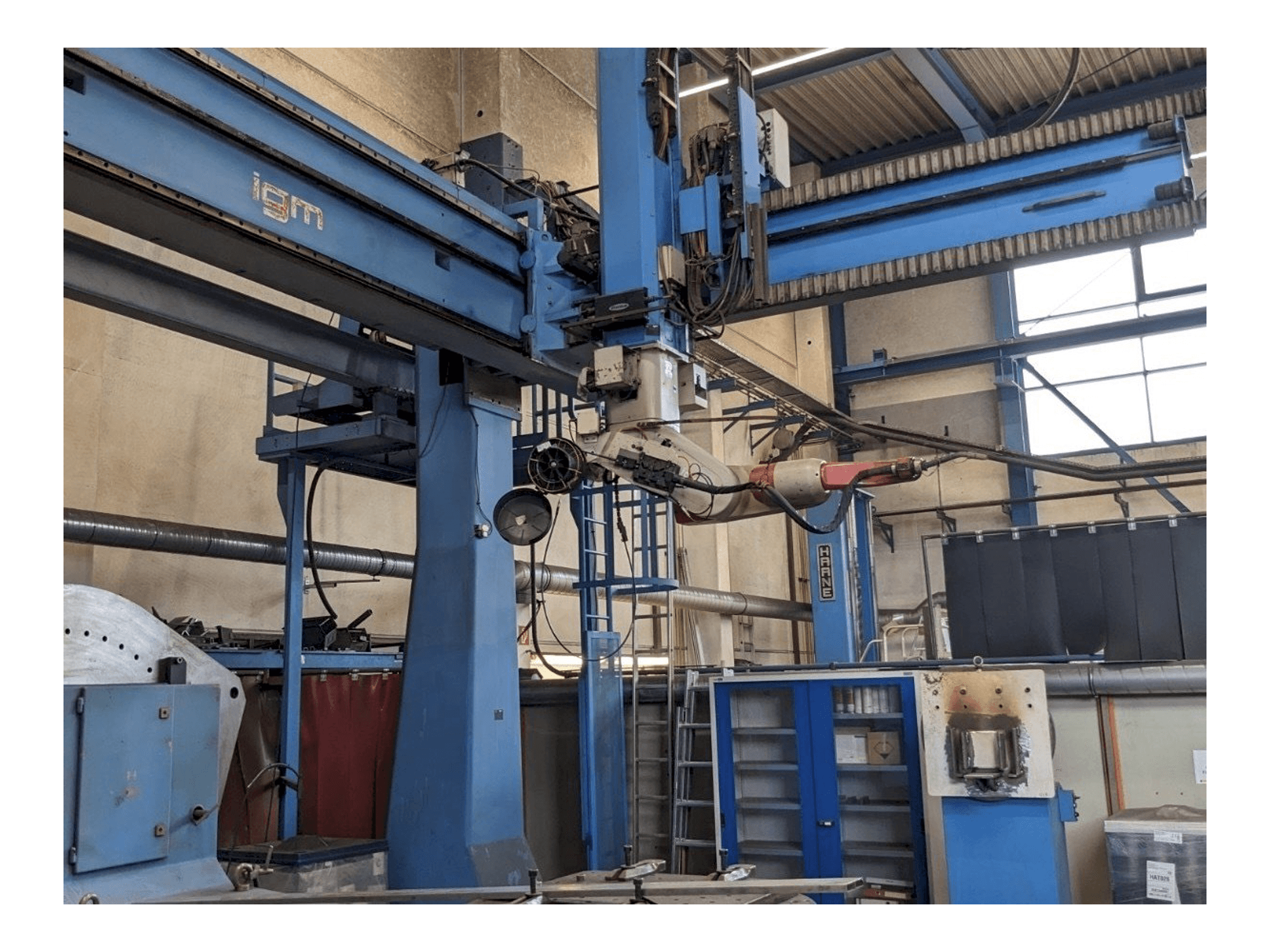 Vista frontal de la máquina IGM RTi 300-S