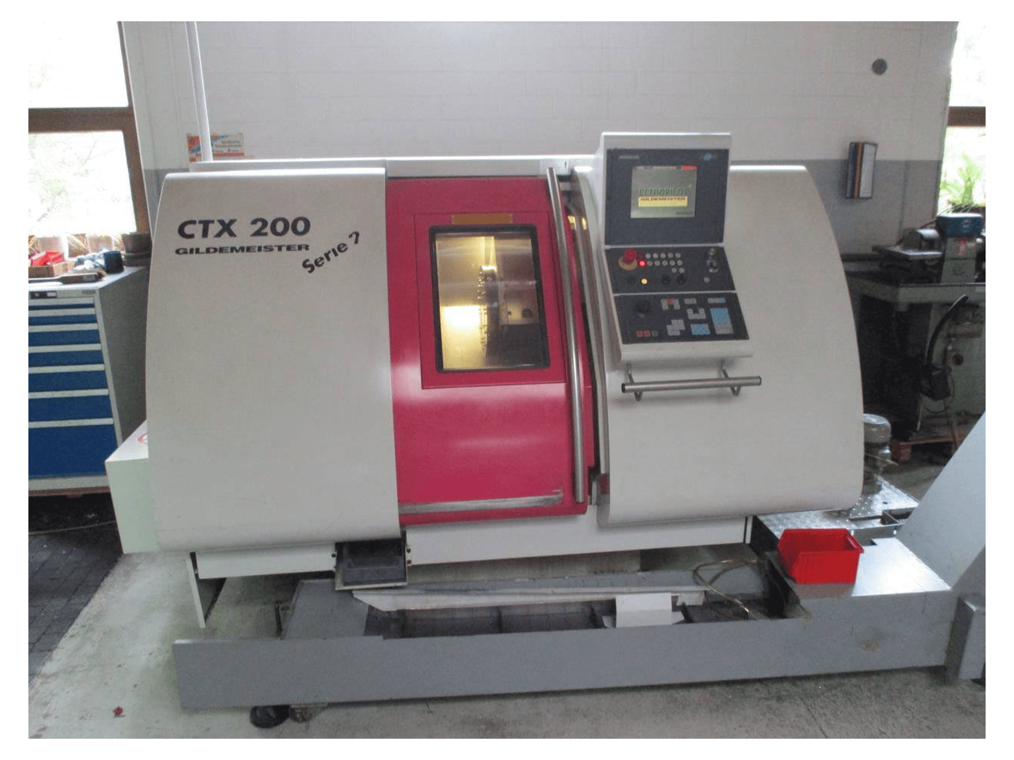 Vista frontal de la máquina Gildemeister CTX 200