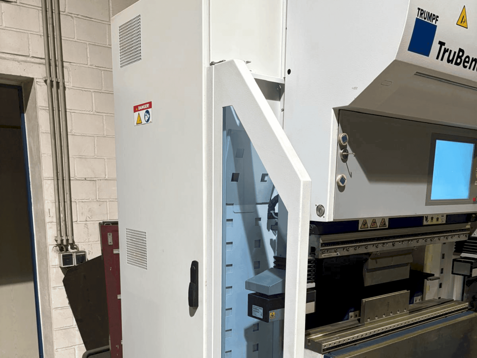 Vista frontal de la máquina TRUMPF TruBend 7036