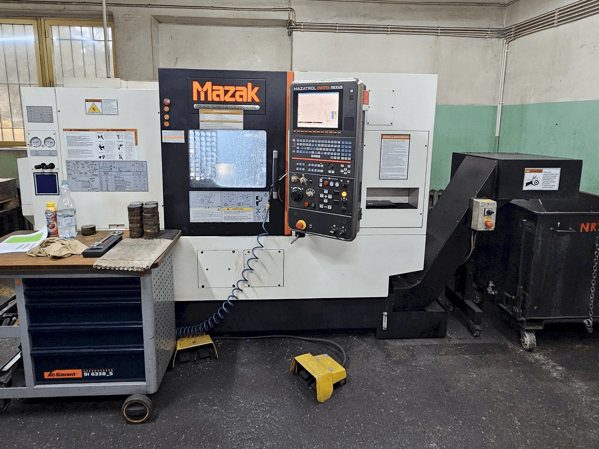 Vista frontal de la máquina Mazak Quickturn Nexus 250-II MS