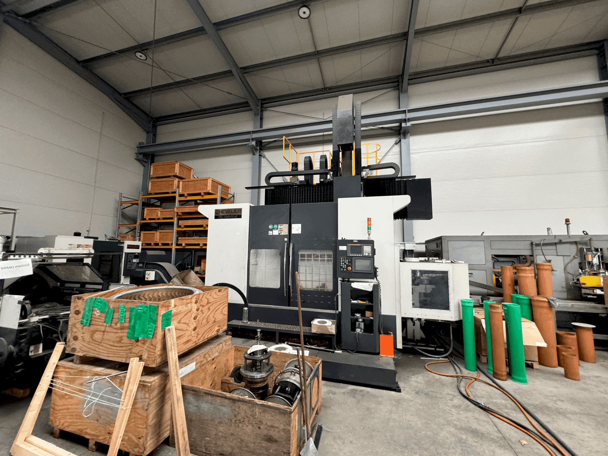 Vista frontal de la máquina Chevalier FVL-1250VTC+C