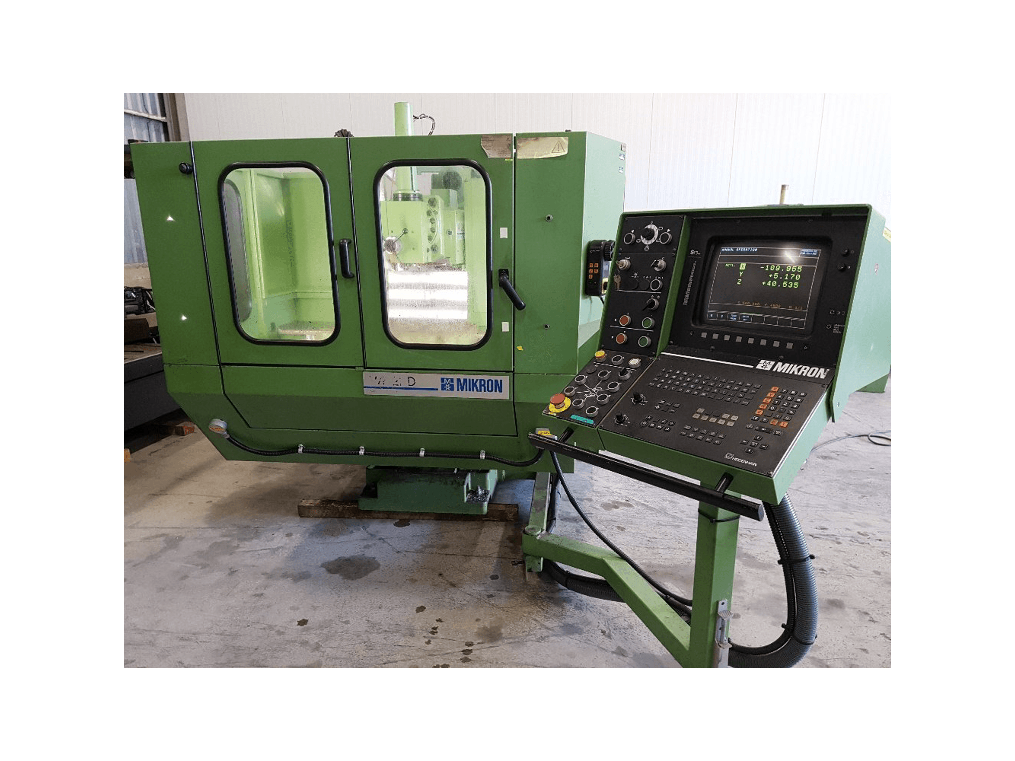 Vista frontal de la máquina Mikron WF 21-D