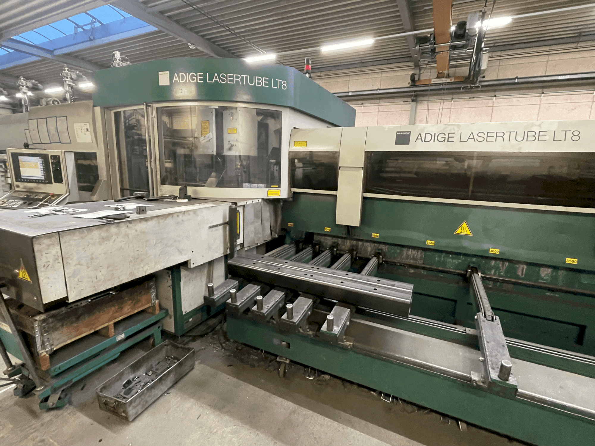 Vista frontal de la máquina BLM Adige LT8