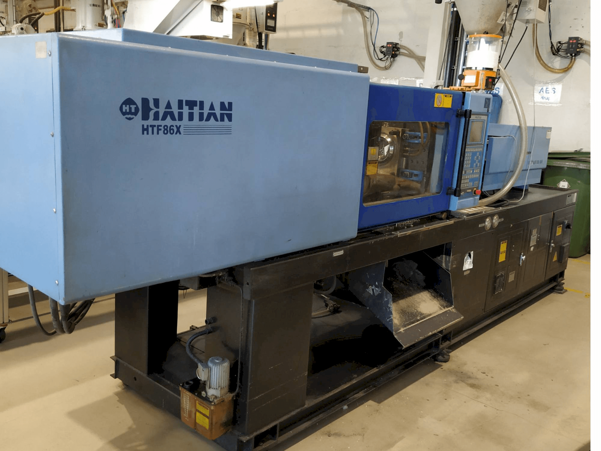 Vista lateral izquierda de la máquina HAITIAN HTF86X