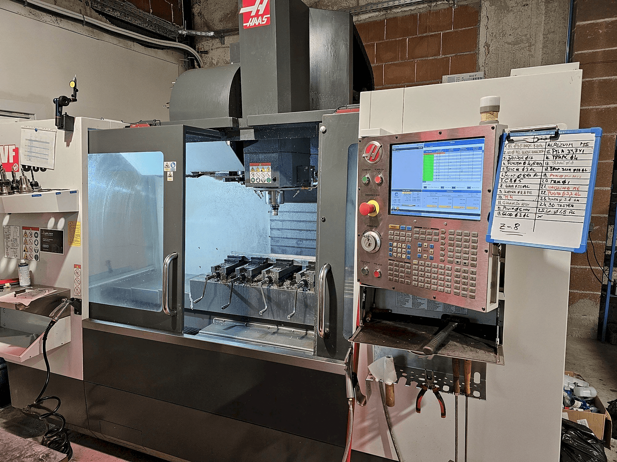 Vista frontal de la máquina HAAS VS3SS