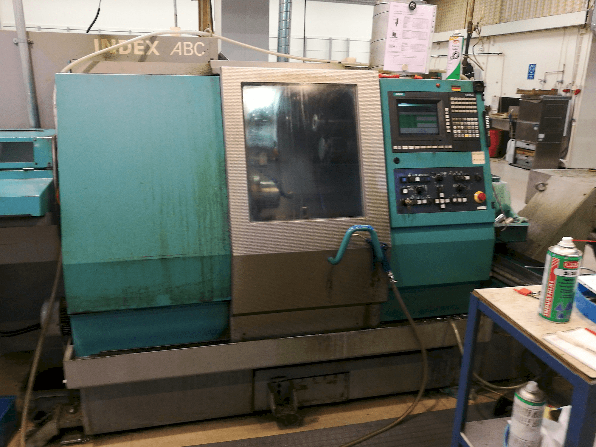 Vista frontal de la máquina Index ABC