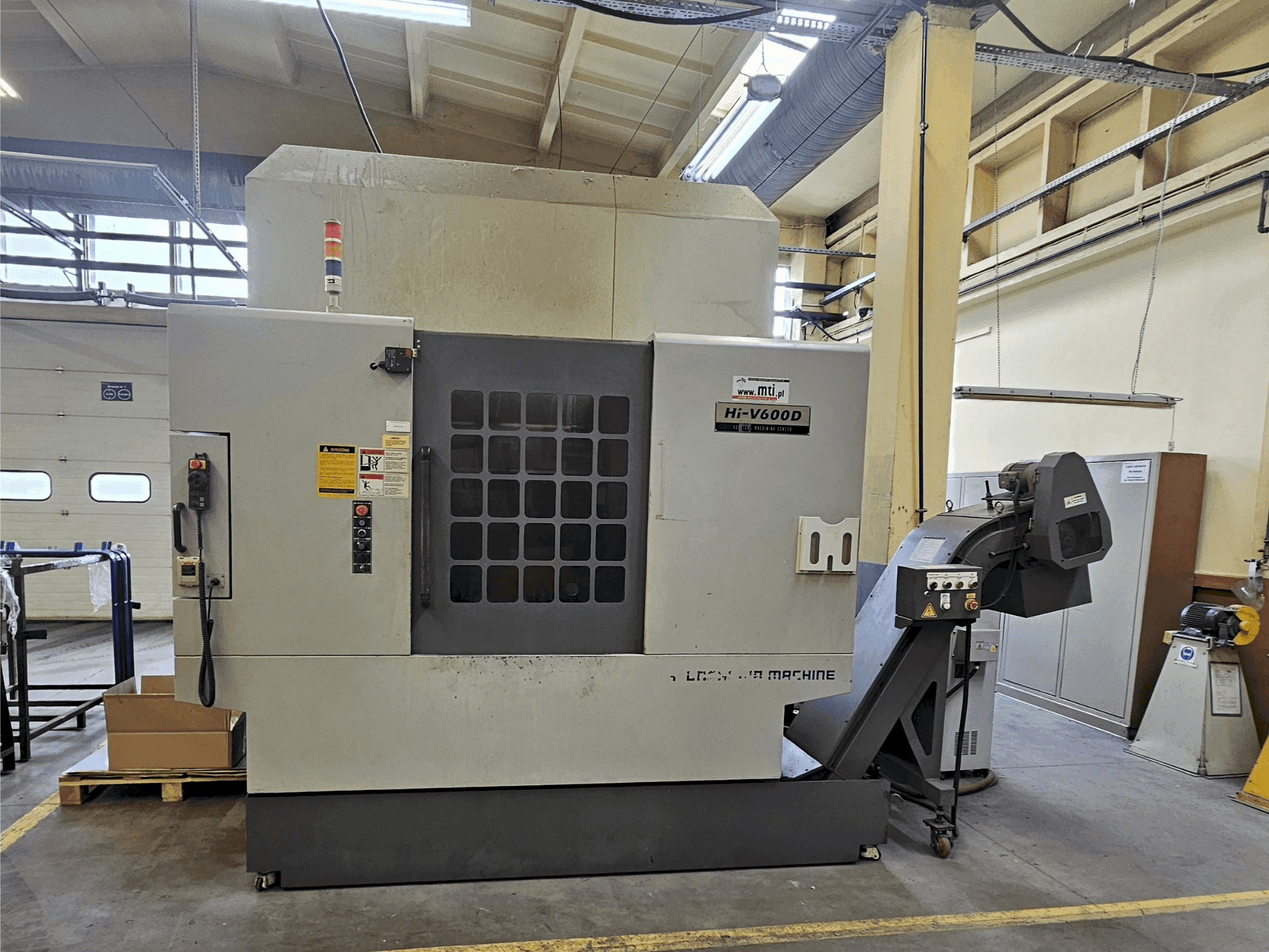 Vista frontal de la máquina HYUNDAI KIA Hi-V600D