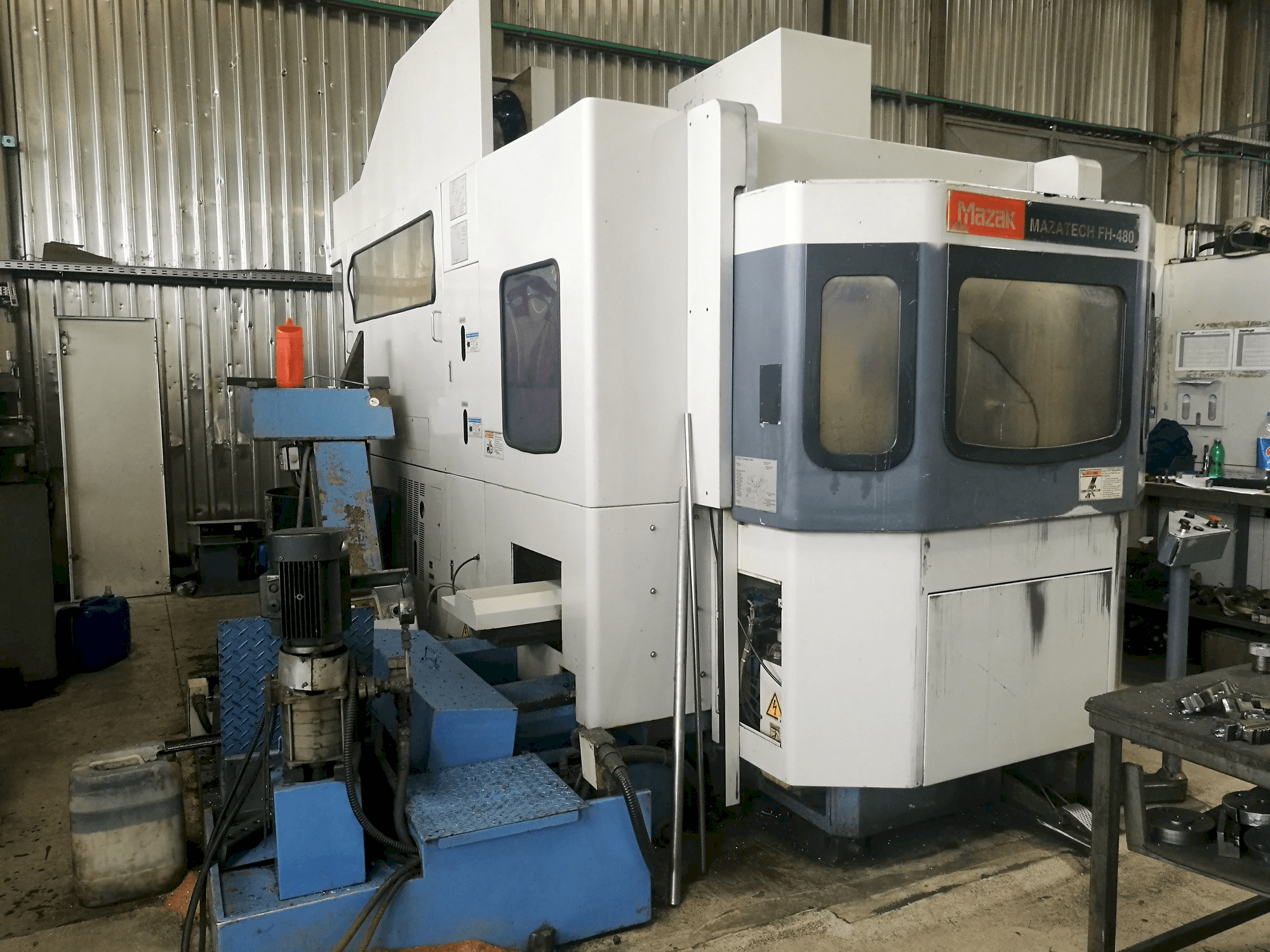 Vista lateral izquierda de la máquina Mazak FH-480