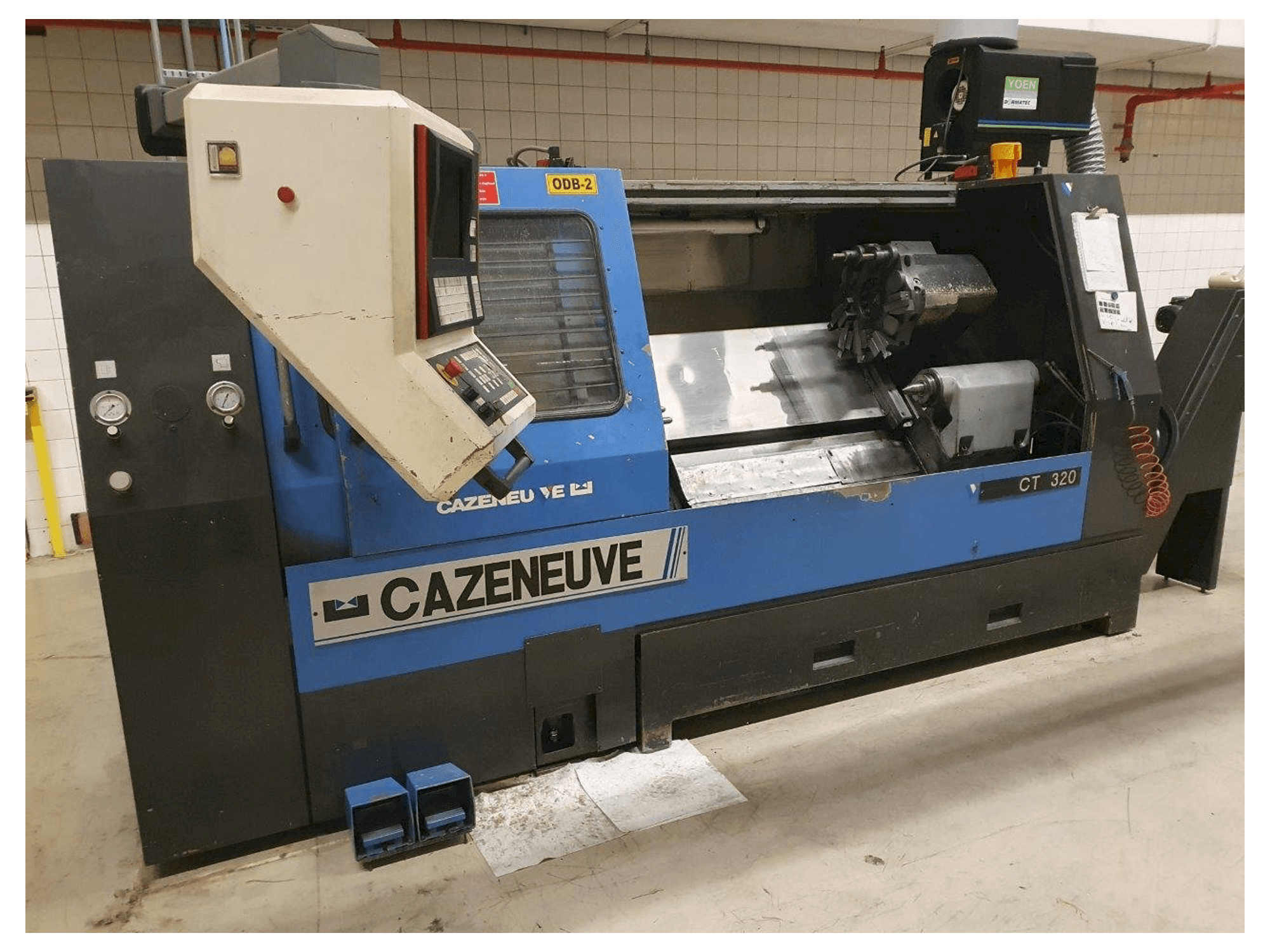 Vista frontal de la máquina CAZENEUVE CT320