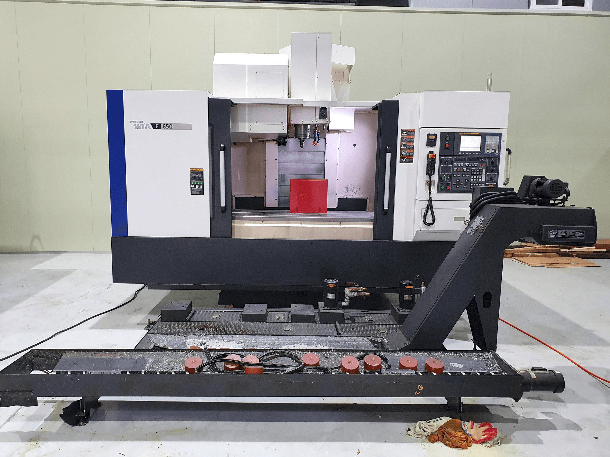 Vista frontal de la máquina Hyundai Wia F650