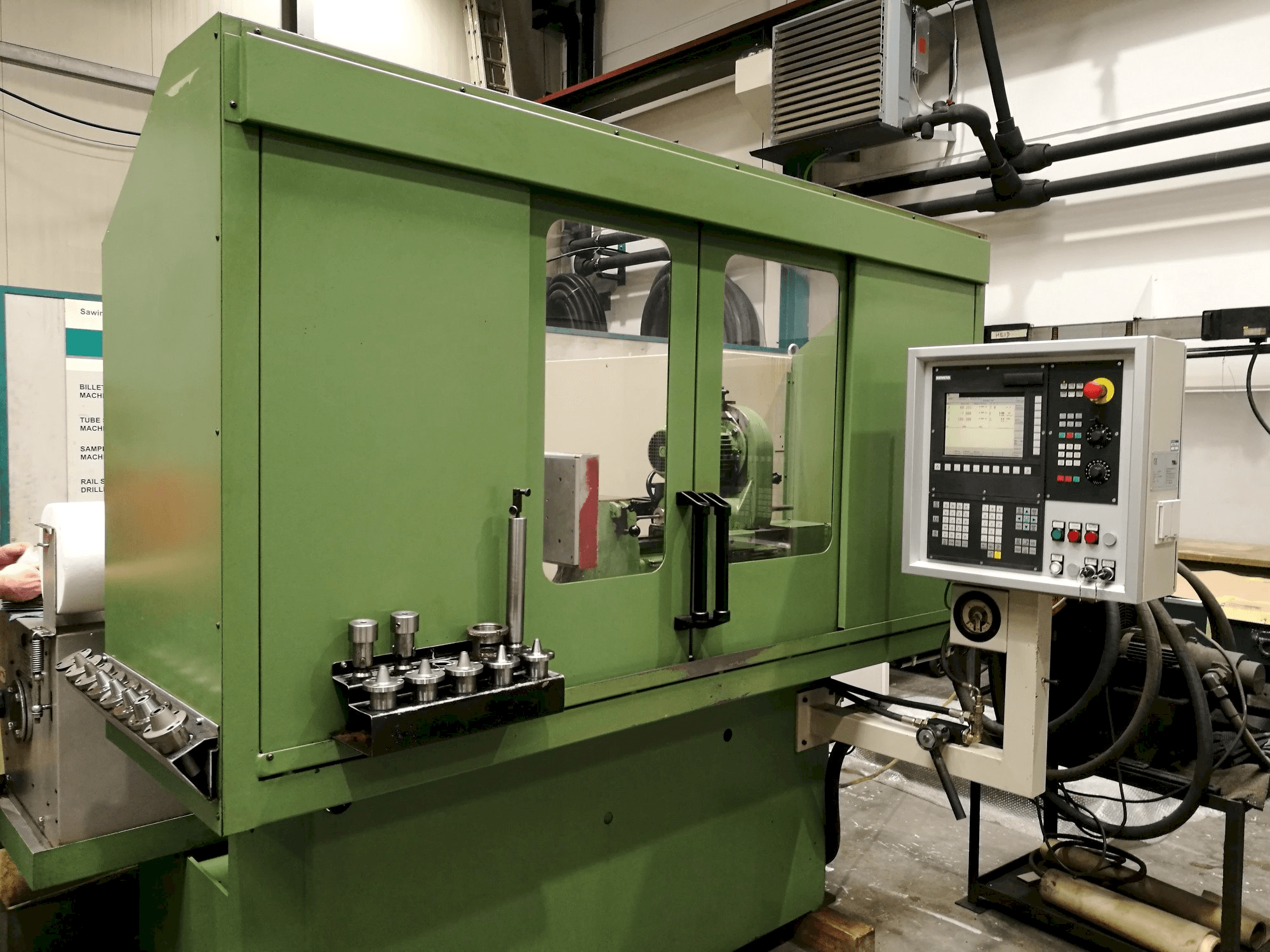 Vista frontal de la máquina TTB M10 400 NC