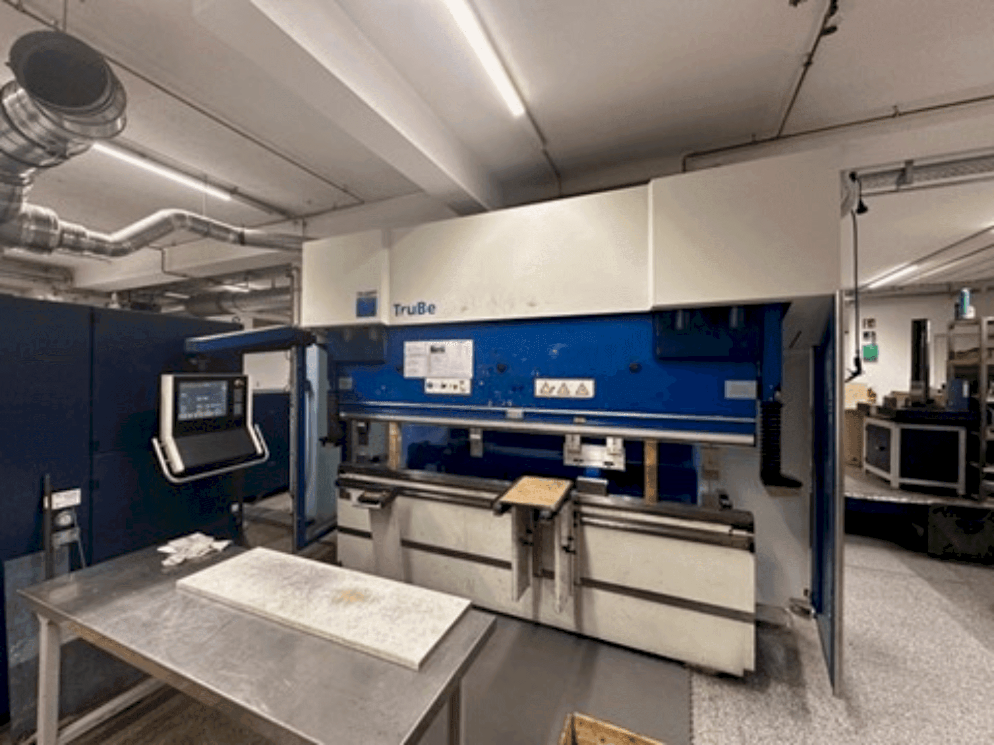 Vista frontal de la máquina TRUMPF TruBend 5170