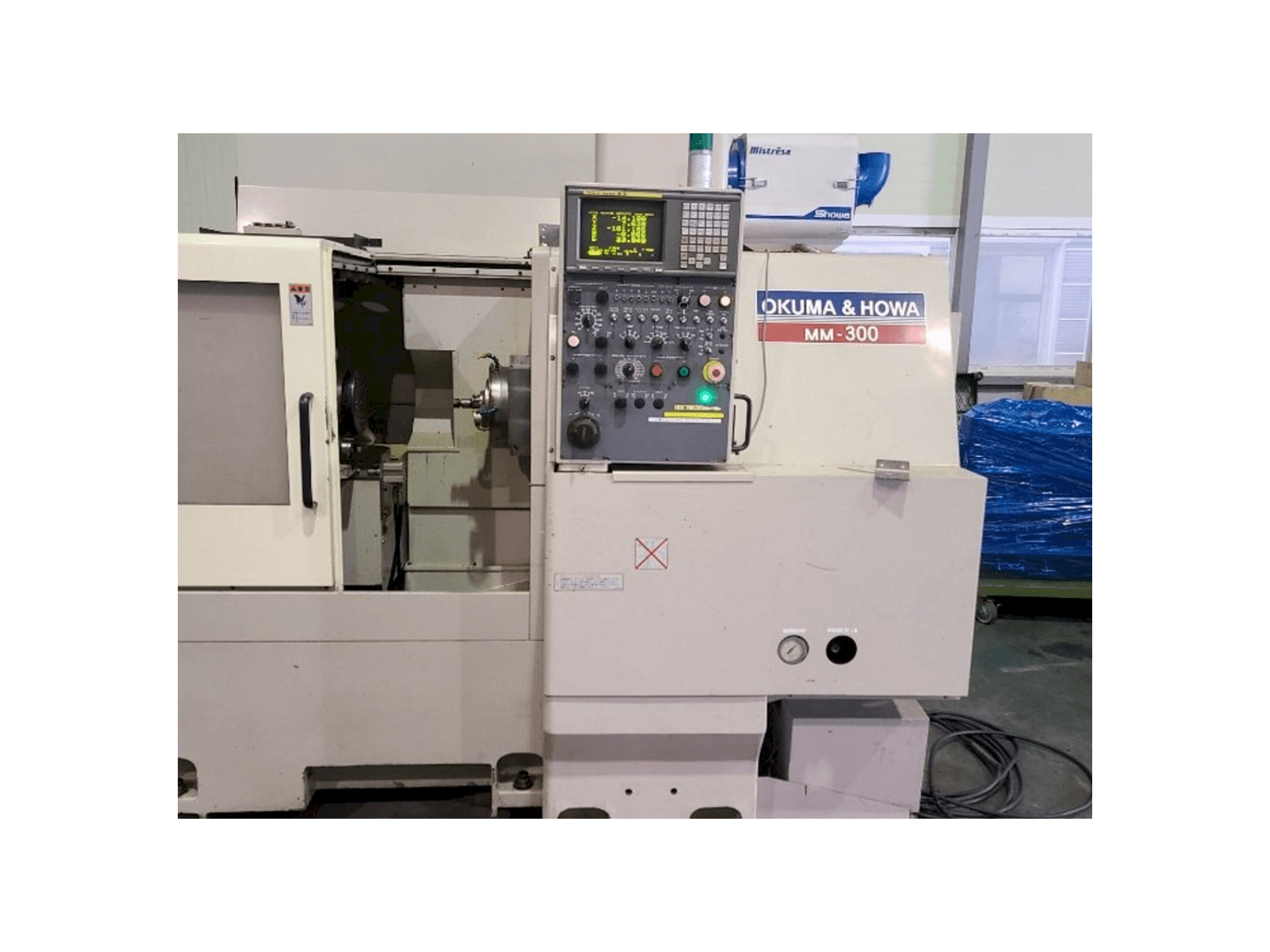 Vista frontal de la máquina OKUMA&HOWA MM-300