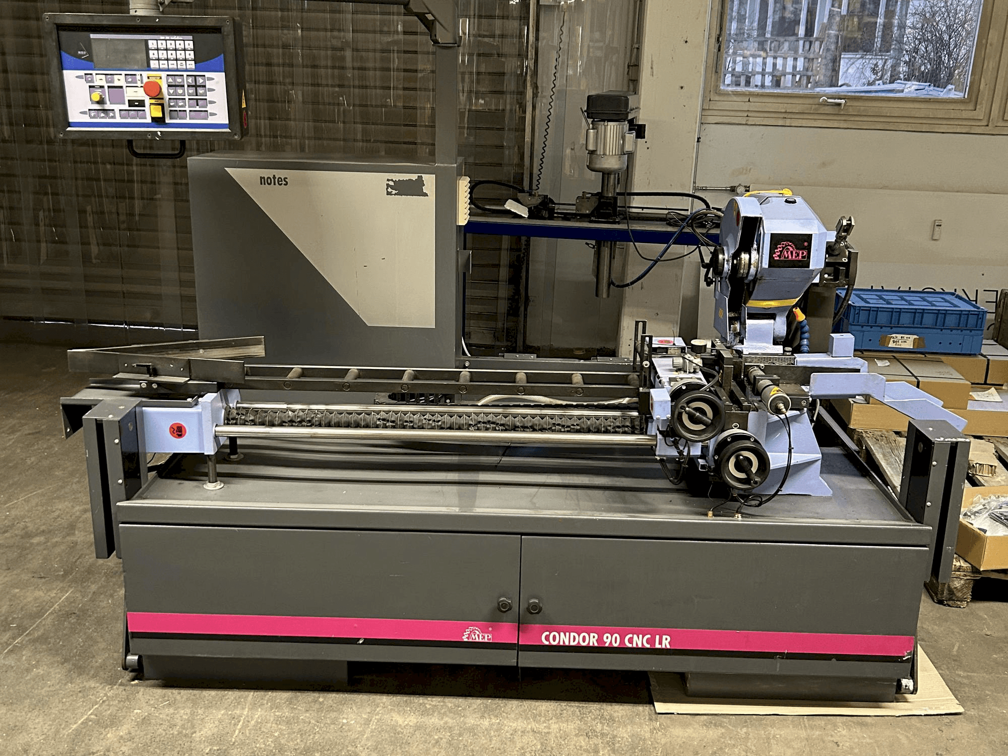 Vista frontal de la máquina MEP Condor 90 CNC LR