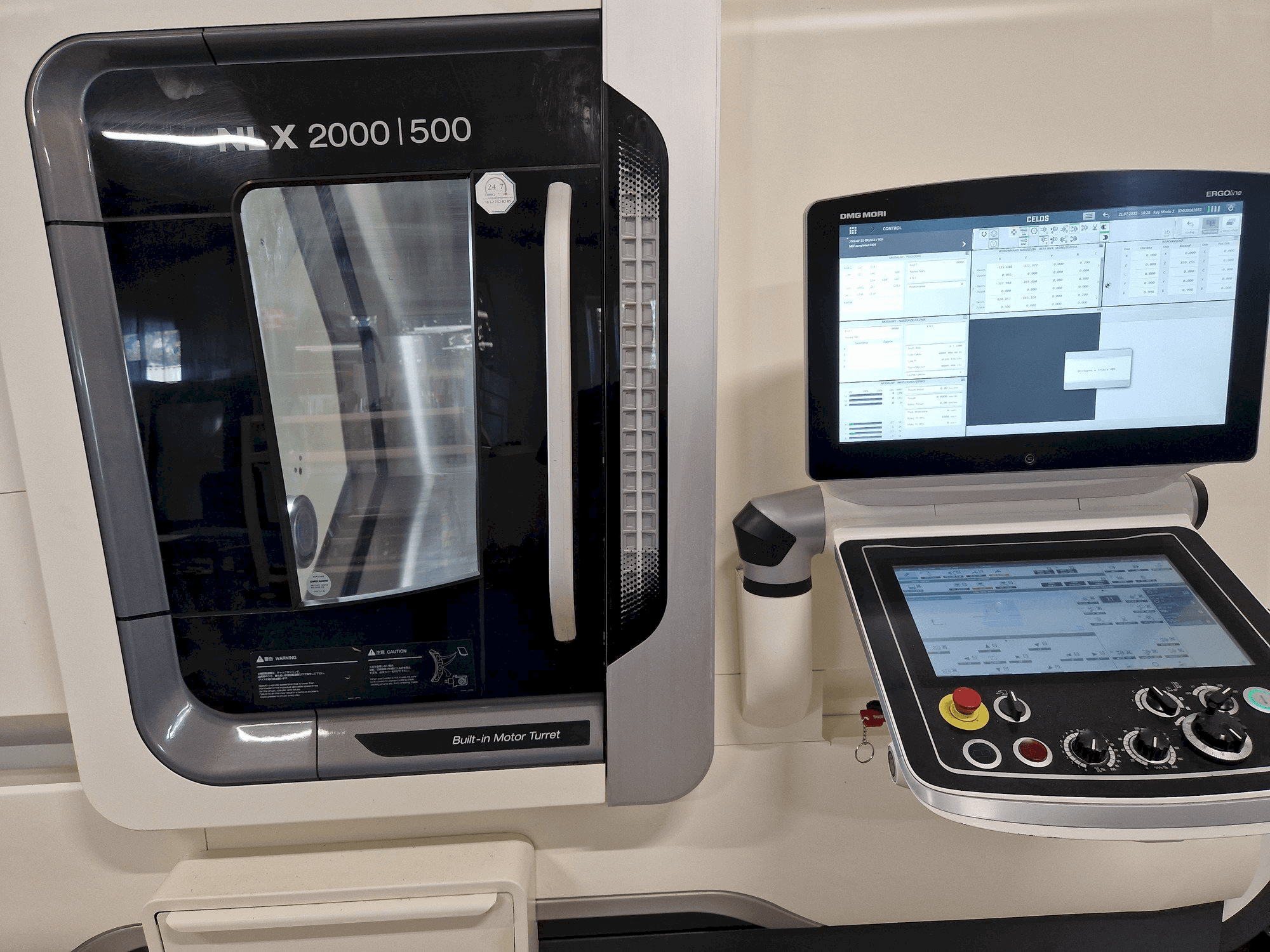 Vista frontal de la máquina DMG NLX2000SY-500