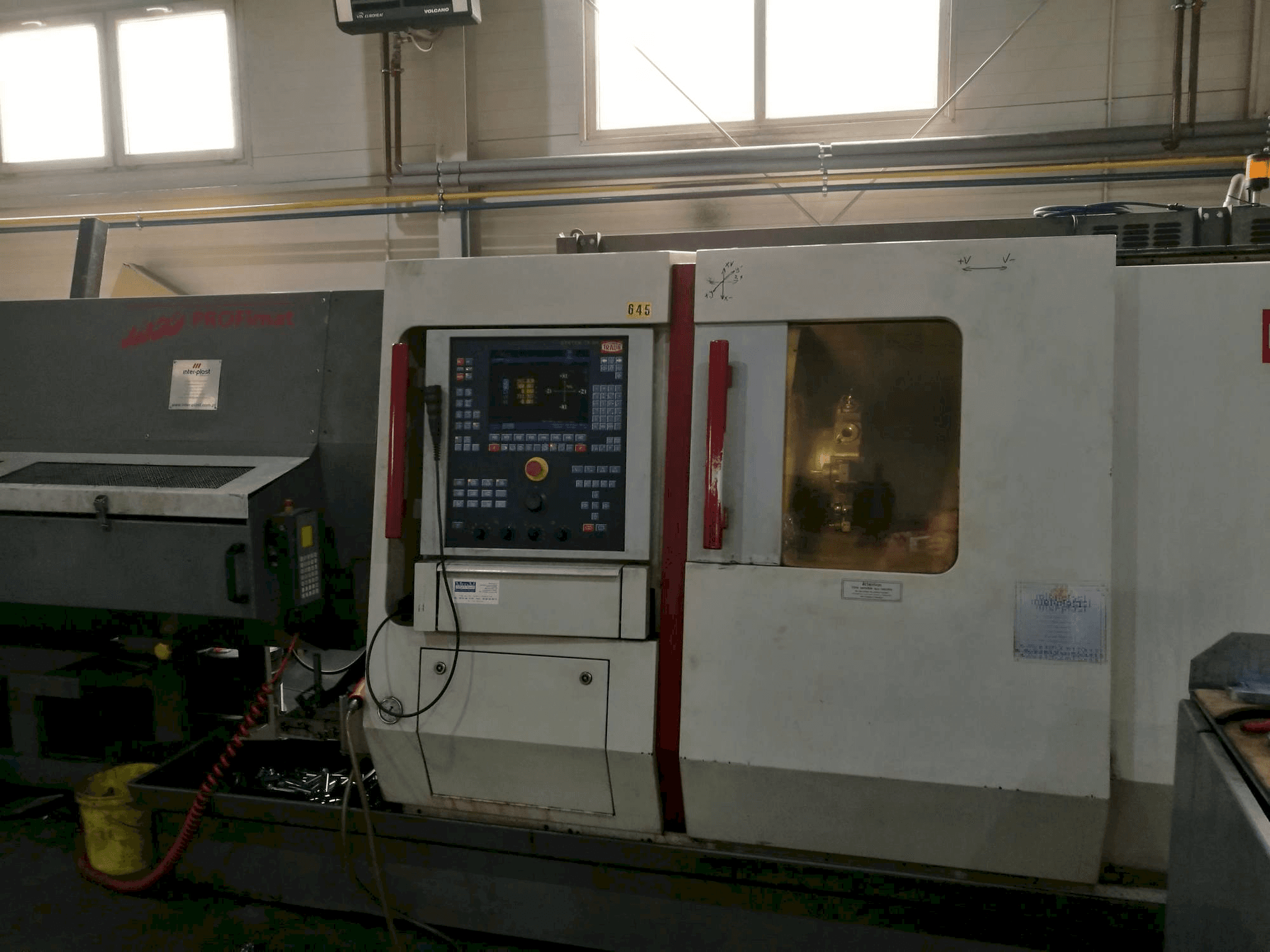 Vista frontal de la máquina TRAUB TNC 42/65