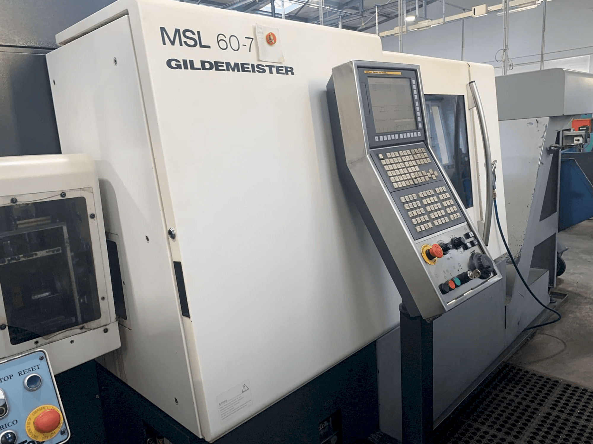 Vista frontal de la máquina DMG MSL 60 / 7