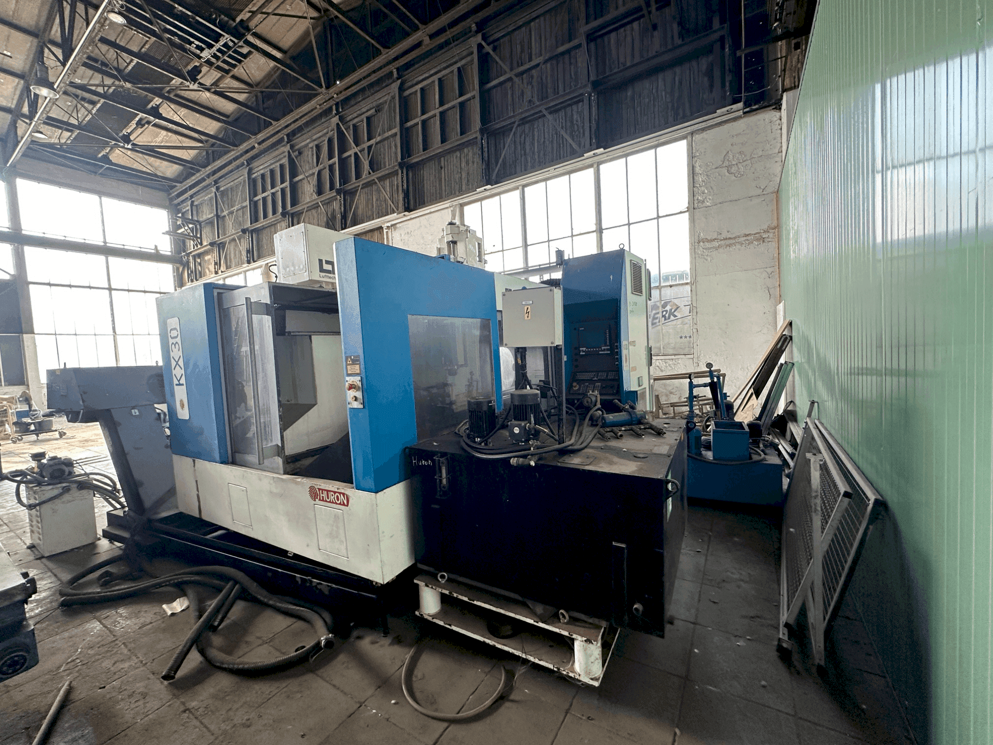 Vista frontal de la máquina Huron KX30