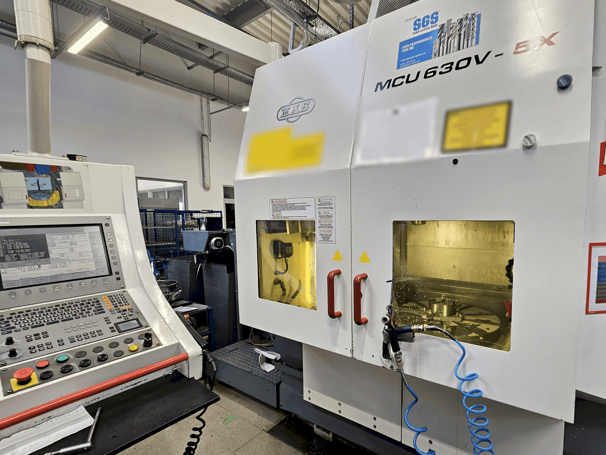 Vista lateral der KOVOSVIT MAS MCU 630V-5X Maschine