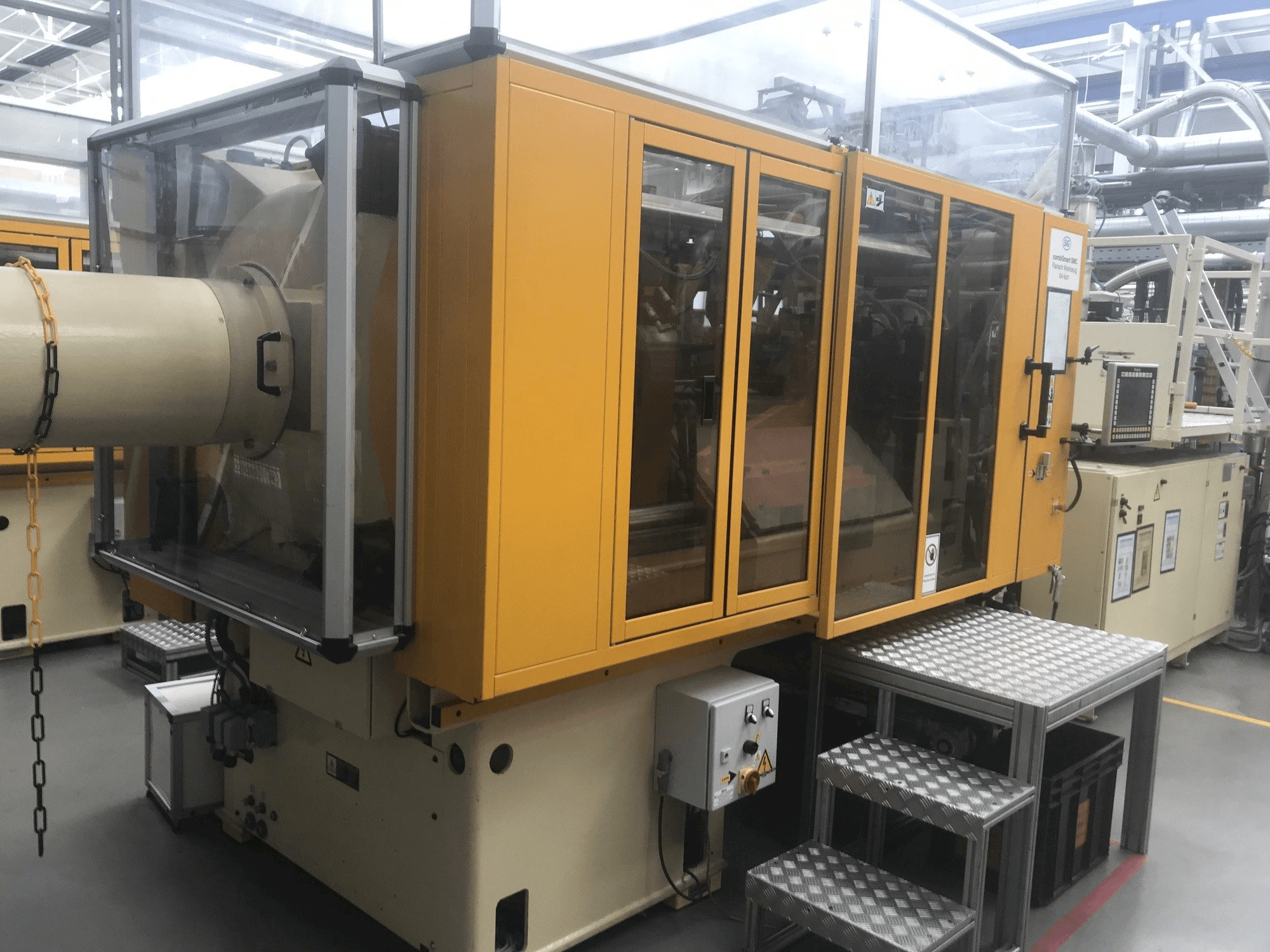 Vista frontal de la máquina Husky H300 RS 55/50