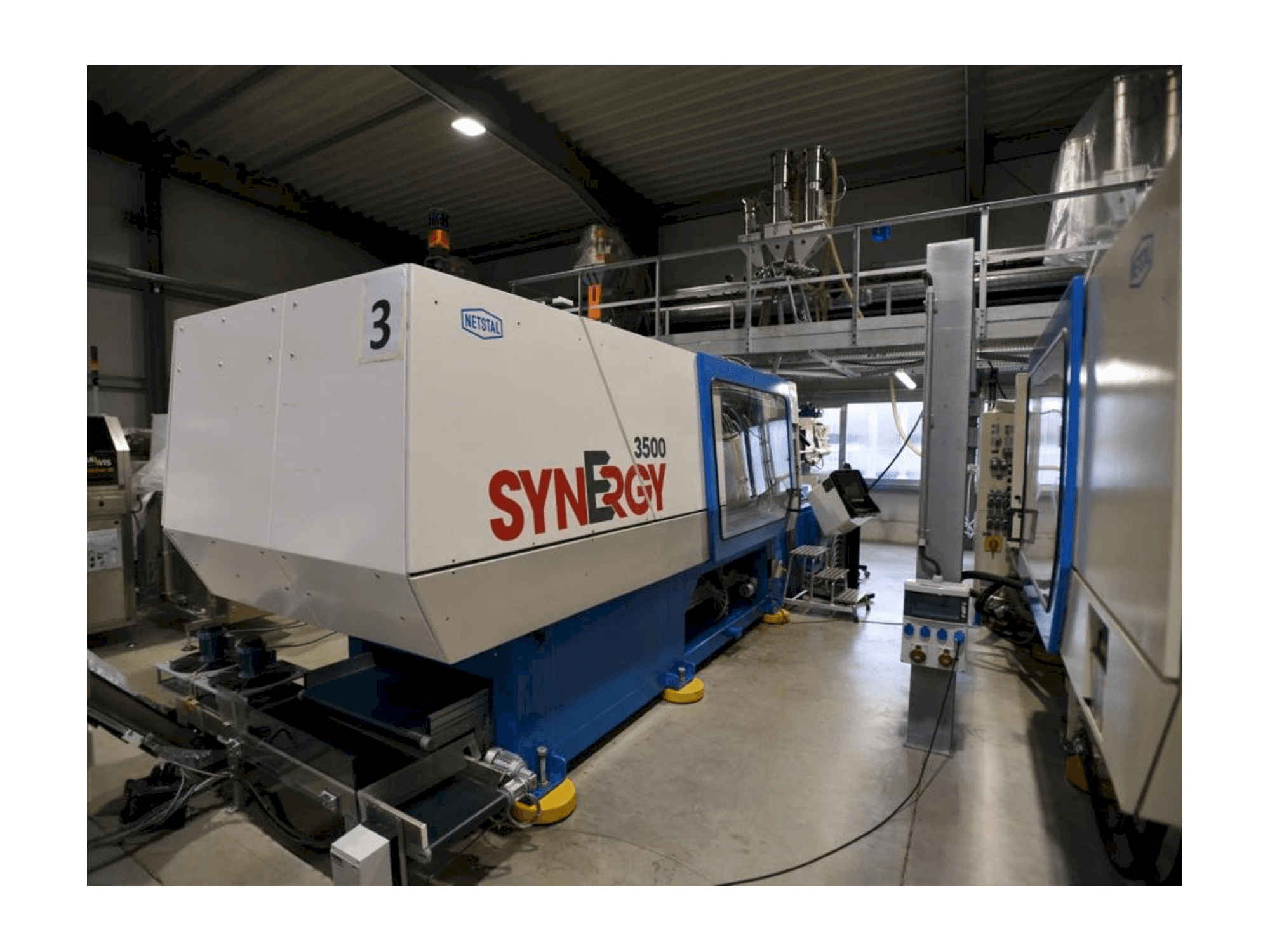 Vista frontal de la máquina Netstal SynErgy 3500-2150