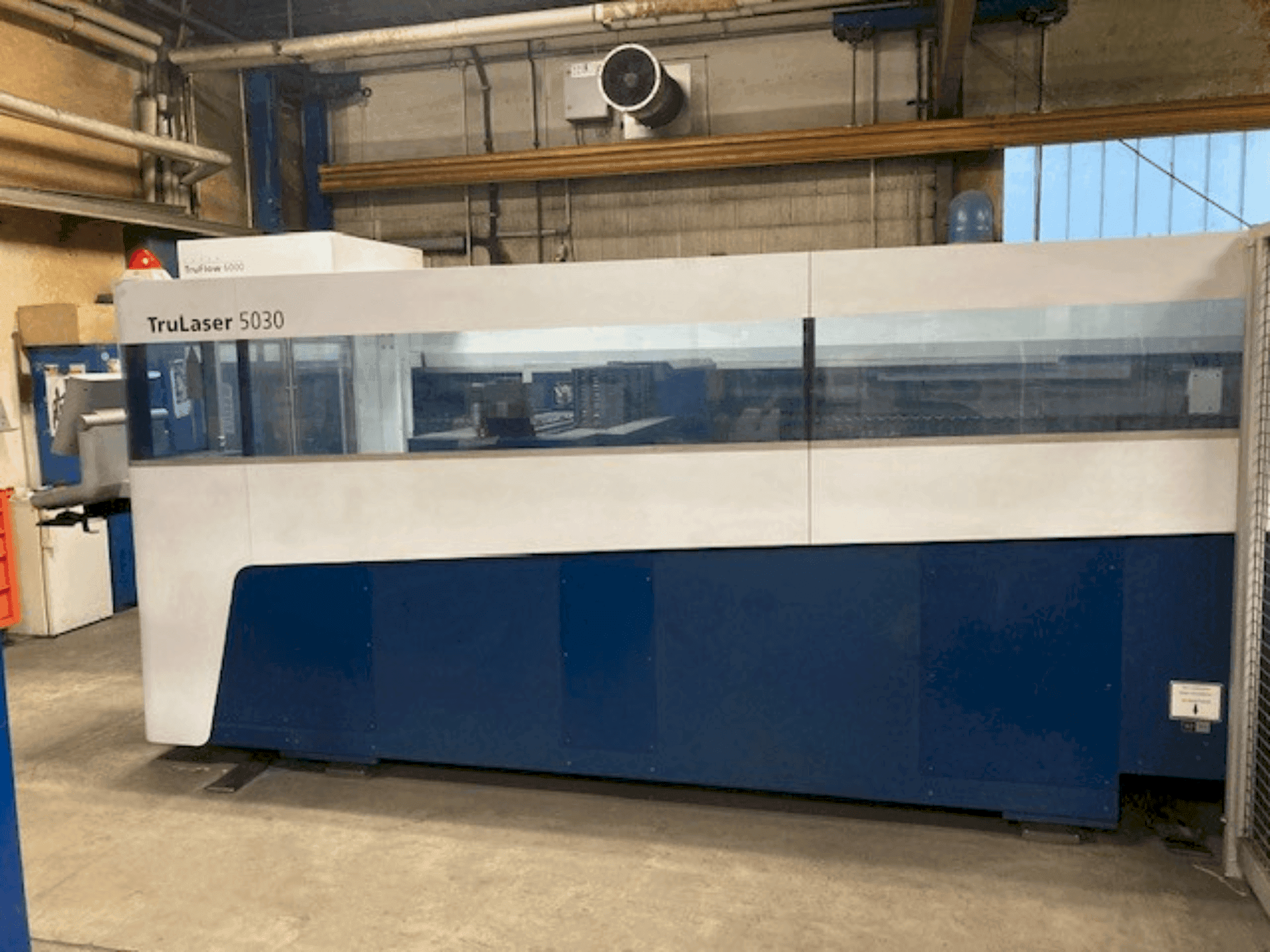 Vista frontal de la máquina TRUMPF TruLaser 5030 (L52)