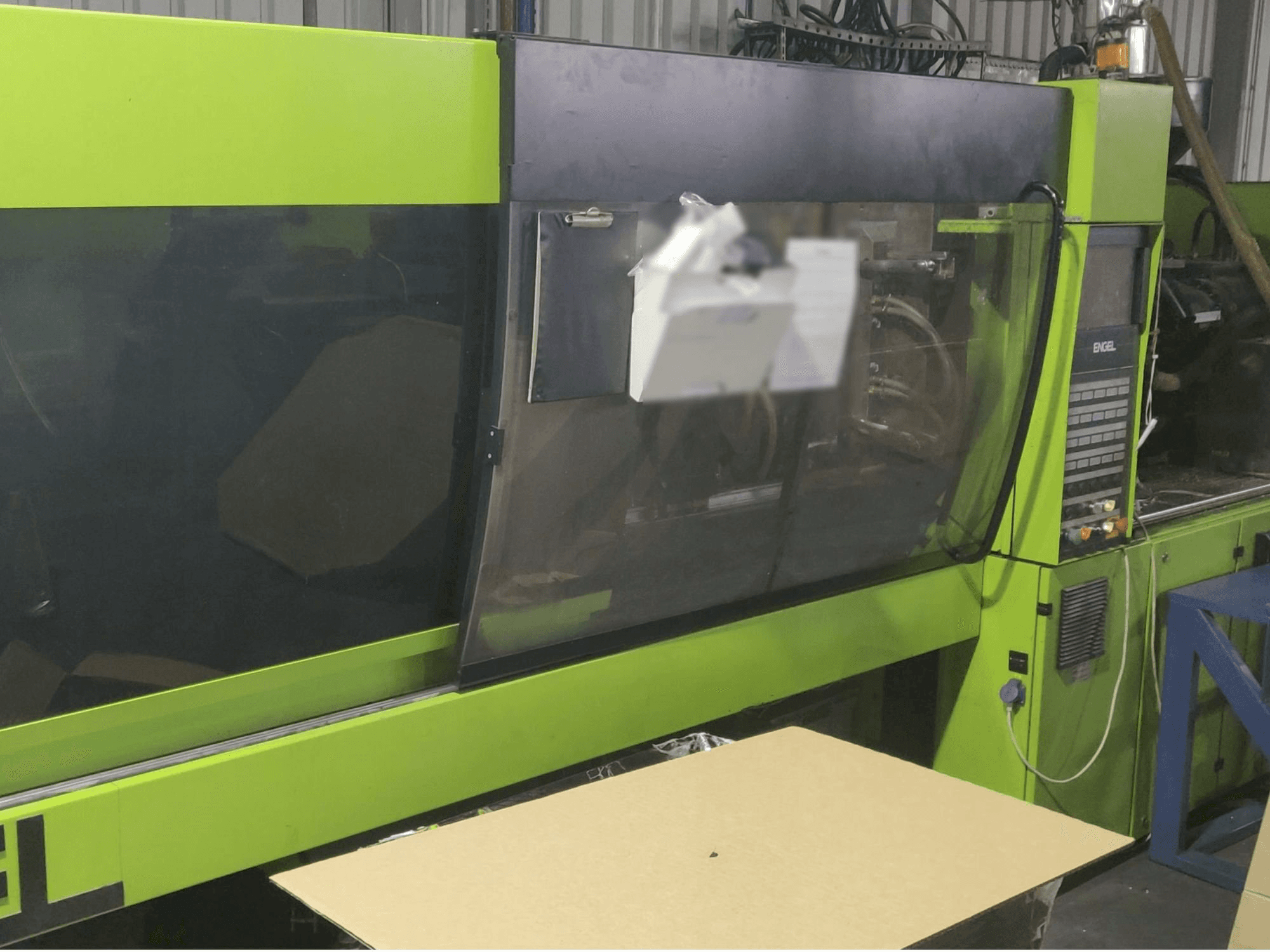 Vista frontal de la máquina ENGEL Victory 1050/220 Tech