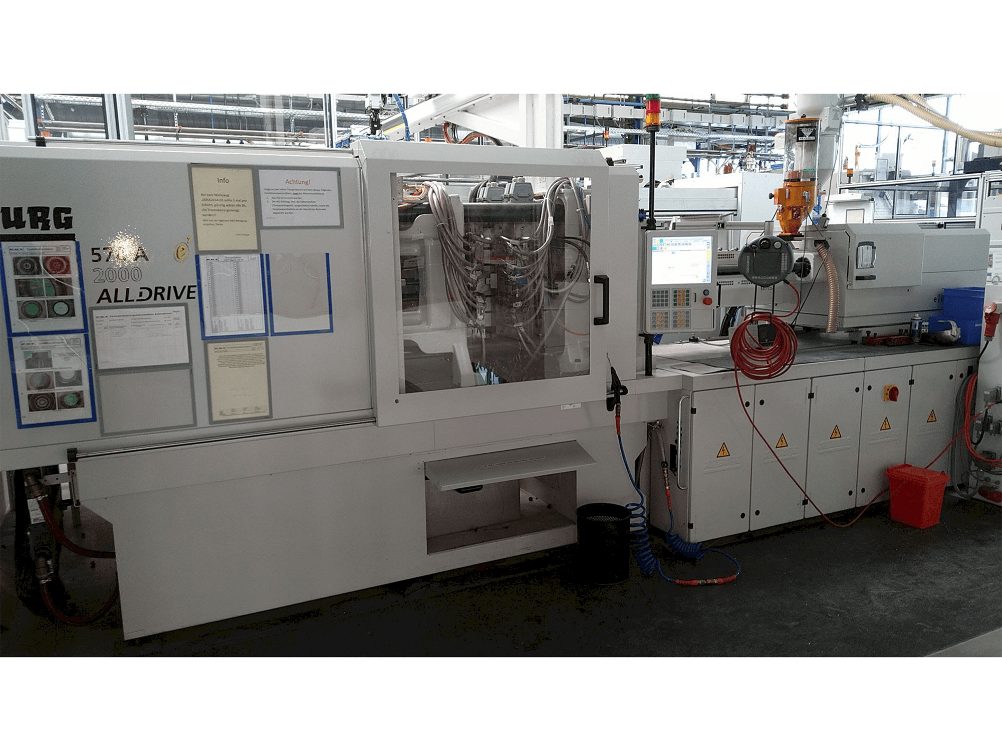 Vista frontal de la máquina Arburg Allrounder 570 A 2000-800 ALLDRIVE