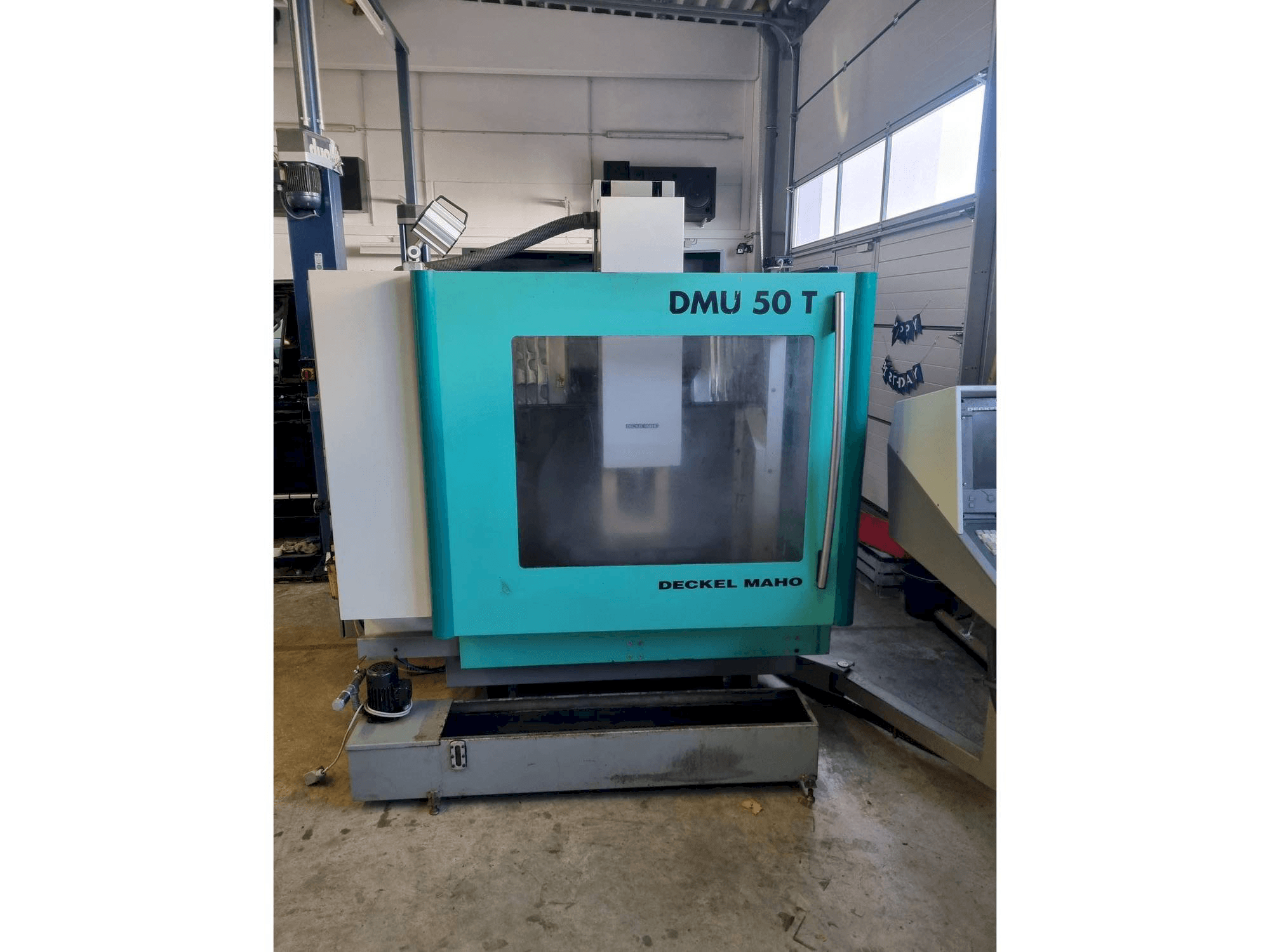 Vista frontal de la máquina DECKEL MAHO DMU 50 T