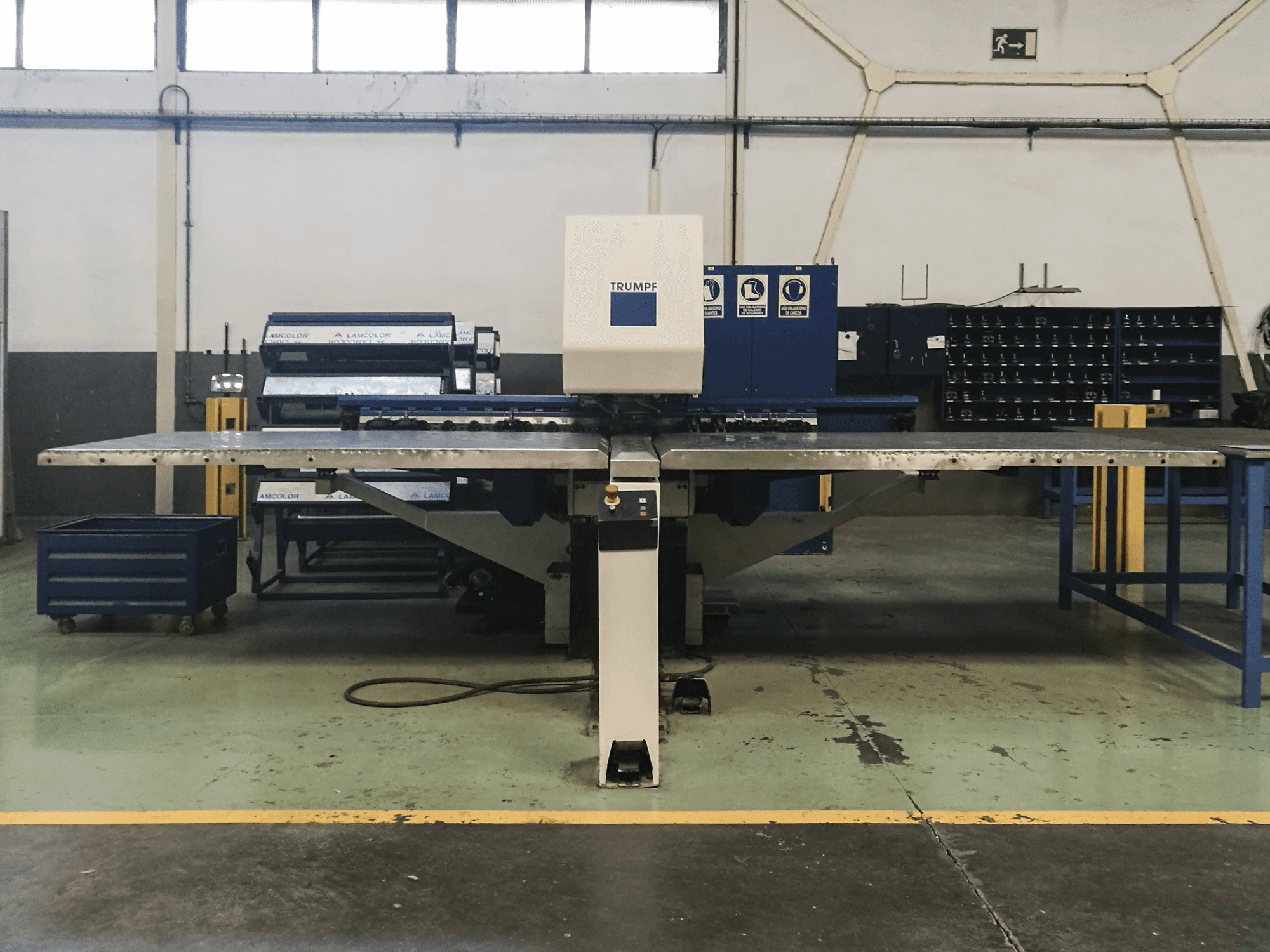 Vista frontal de la máquina Trumpf Trumatic 200