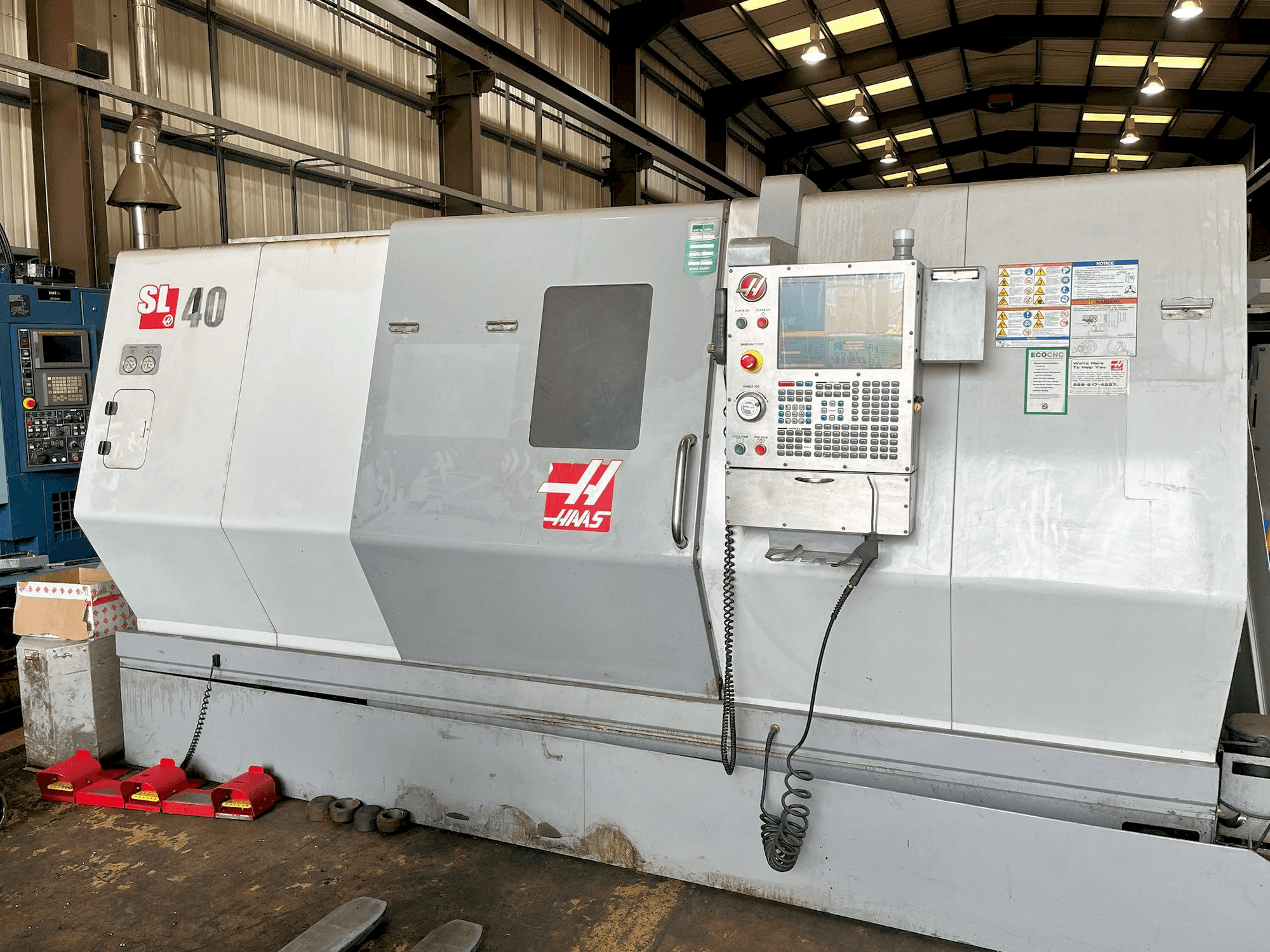 Vista frontal de la máquina HAAS SL-40
