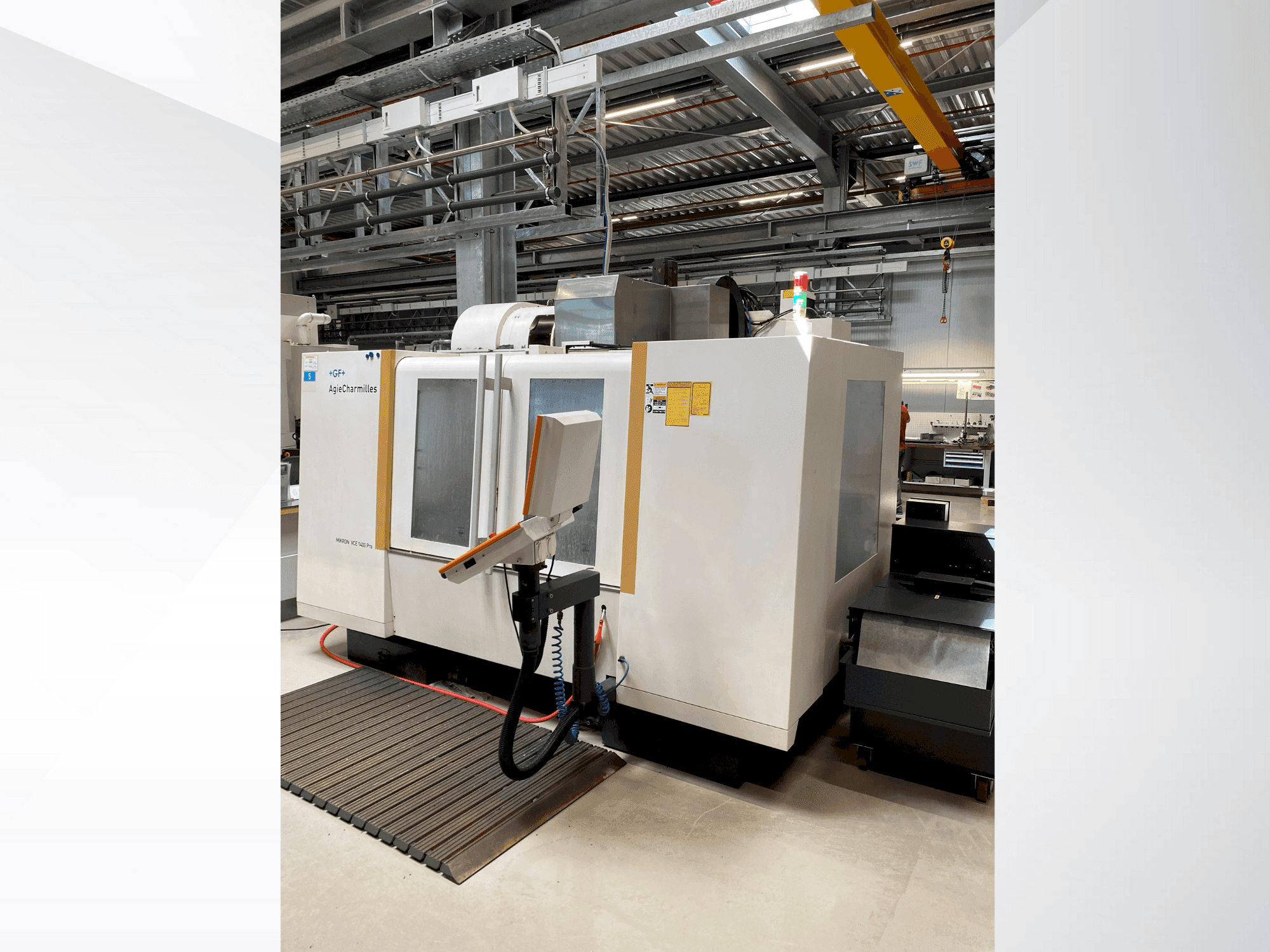 Vista frontal de la máquina +GF+ AgieCharmilles MIKRON VCE 1400 PRO (2012)