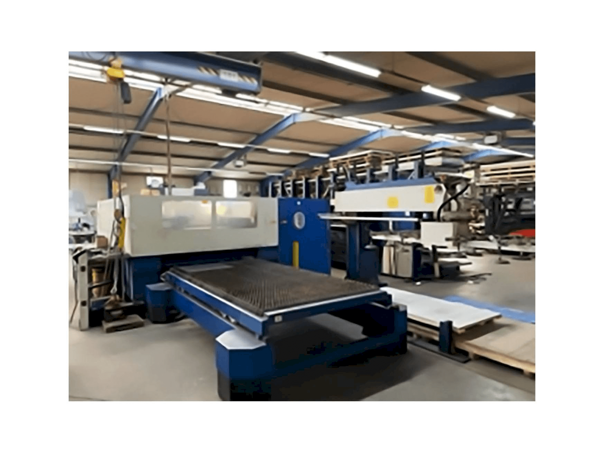 Vista frontal de la máquina Trumpf Trumatic L 3030