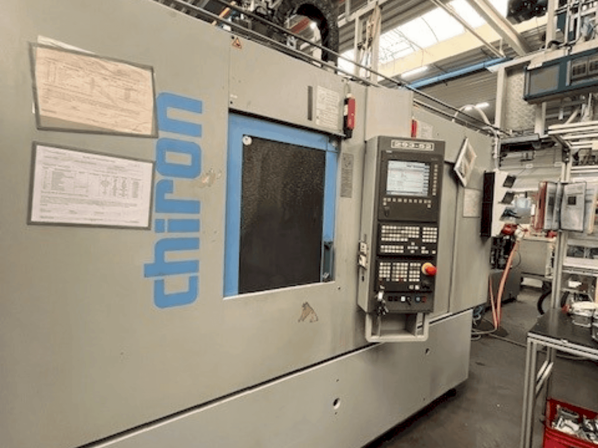 Vista frontal de la máquina CHIRON DZ15KWM HS