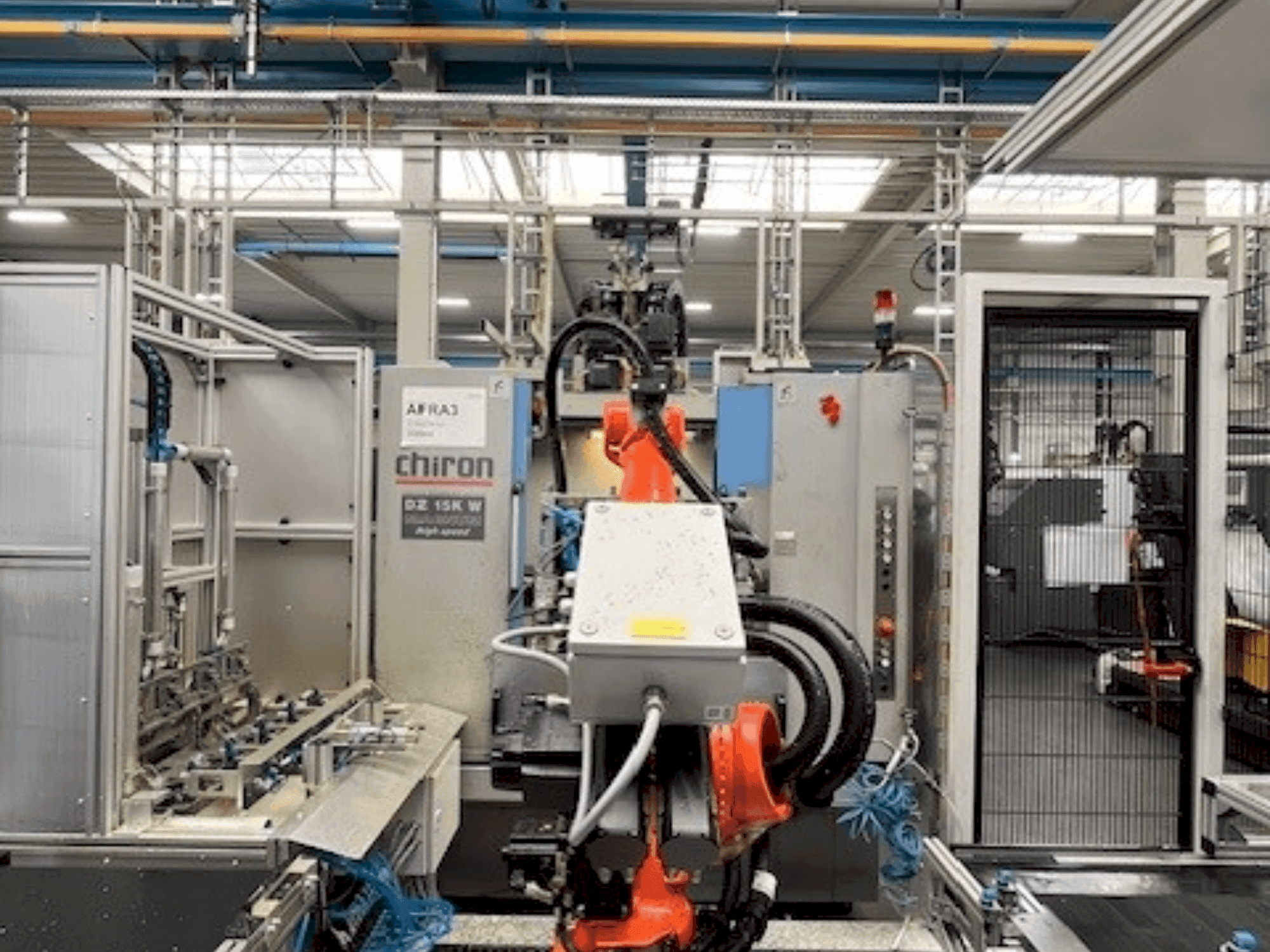 Vista derecha de la máquina CHIRON DZ15KWM HS