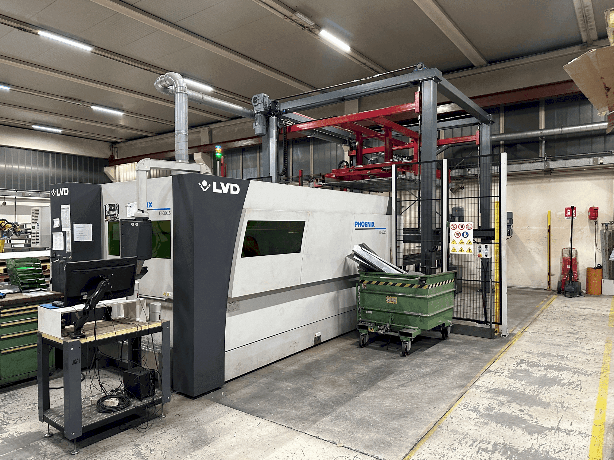 Vista frontal de la máquina LVD Phoenix FL 3015