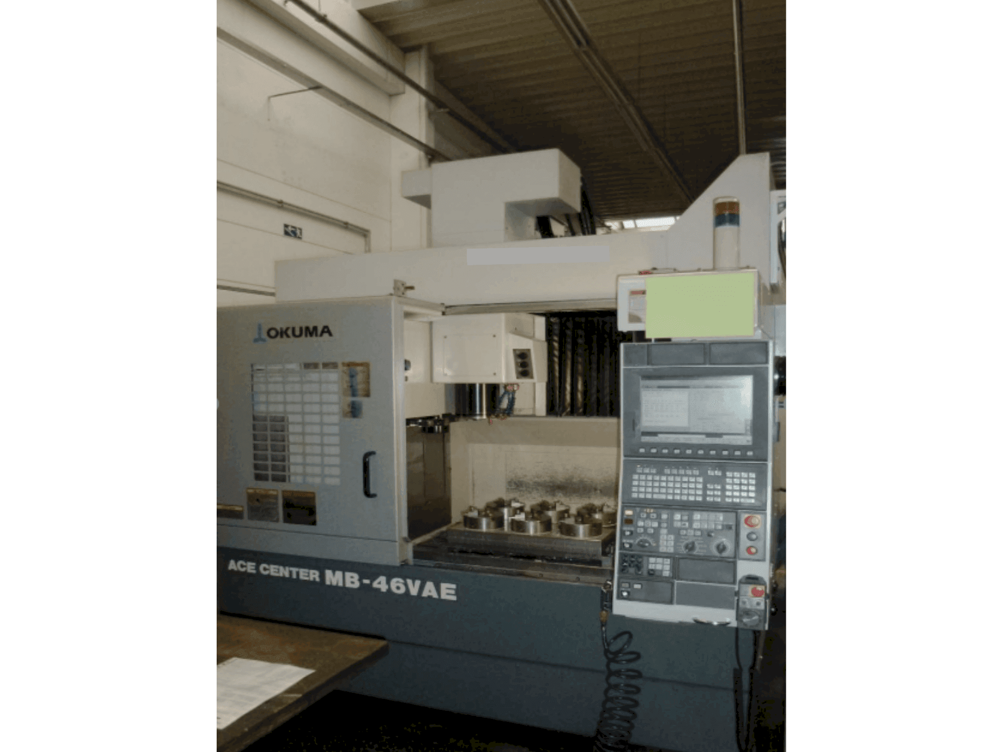 Vista frontal de la máquina Okuma MB-46VAE