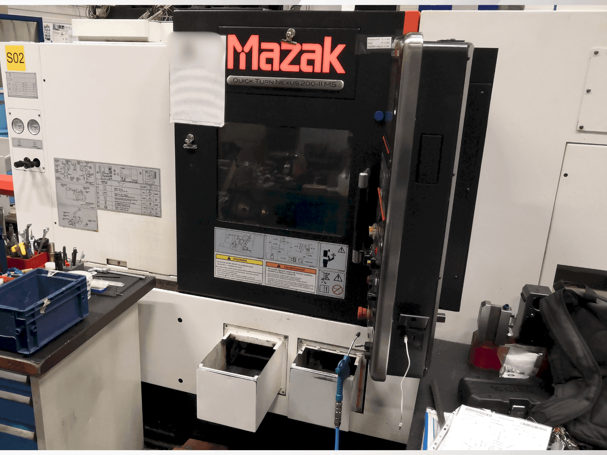Vista frontal de la máquina Mazak Quickturn Nexus 200-II MS